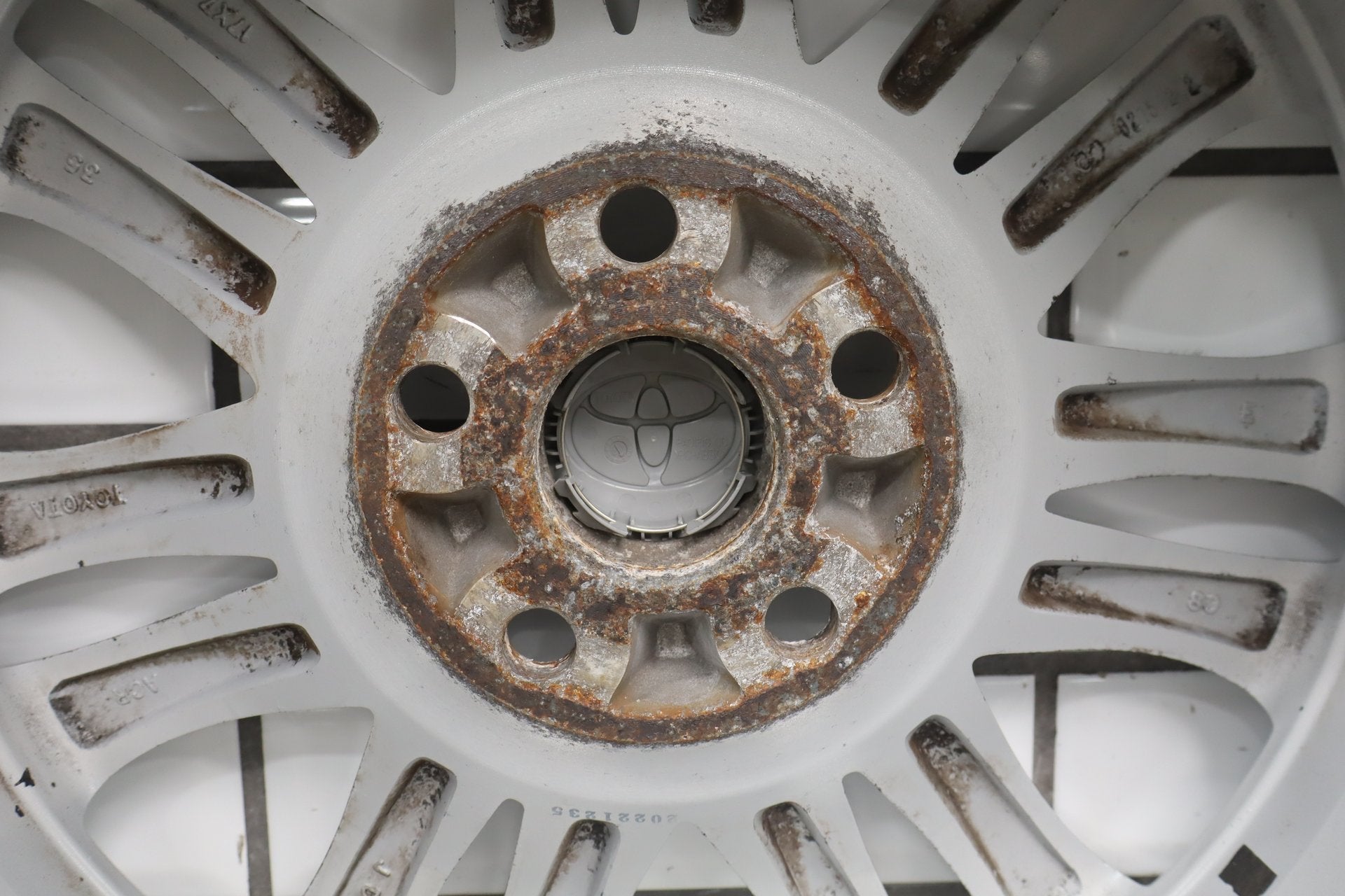 2010-2012 Toyota Sienna OEM 17x7 Split Spoke Alloy Wheel | Corrosion