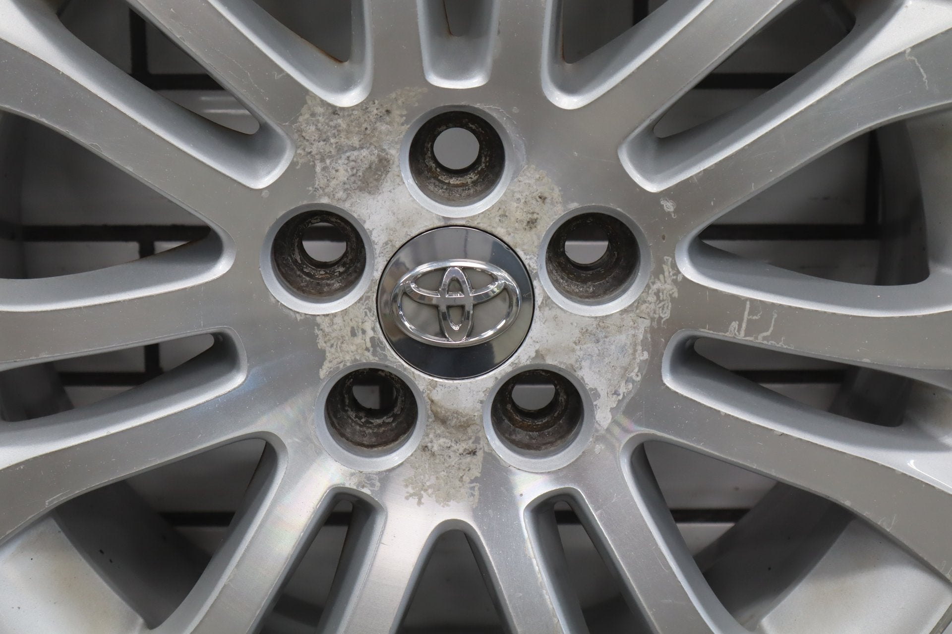 2010-2012 Toyota Sienna OEM 17x7 Split Spoke Alloy Wheel | Corrosion