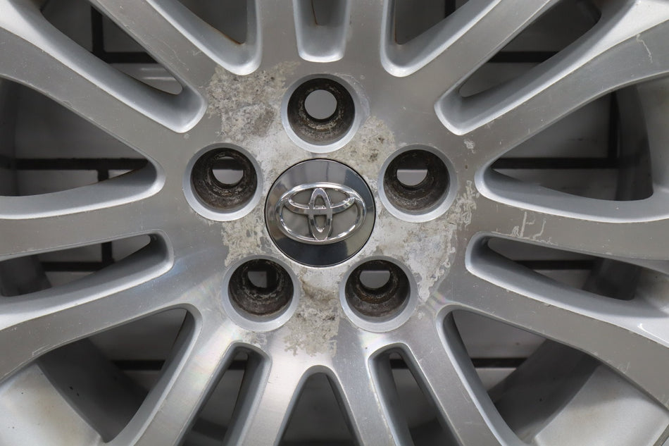 2010-2012 Toyota Sienna OEM 17x7 Split Spoke Alloy Wheel | Corrosion
