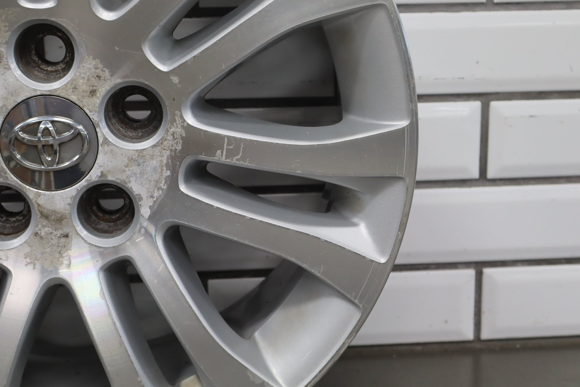 2010-2012 Toyota Sienna OEM 17x7 Split Spoke Alloy Wheel | Corrosion