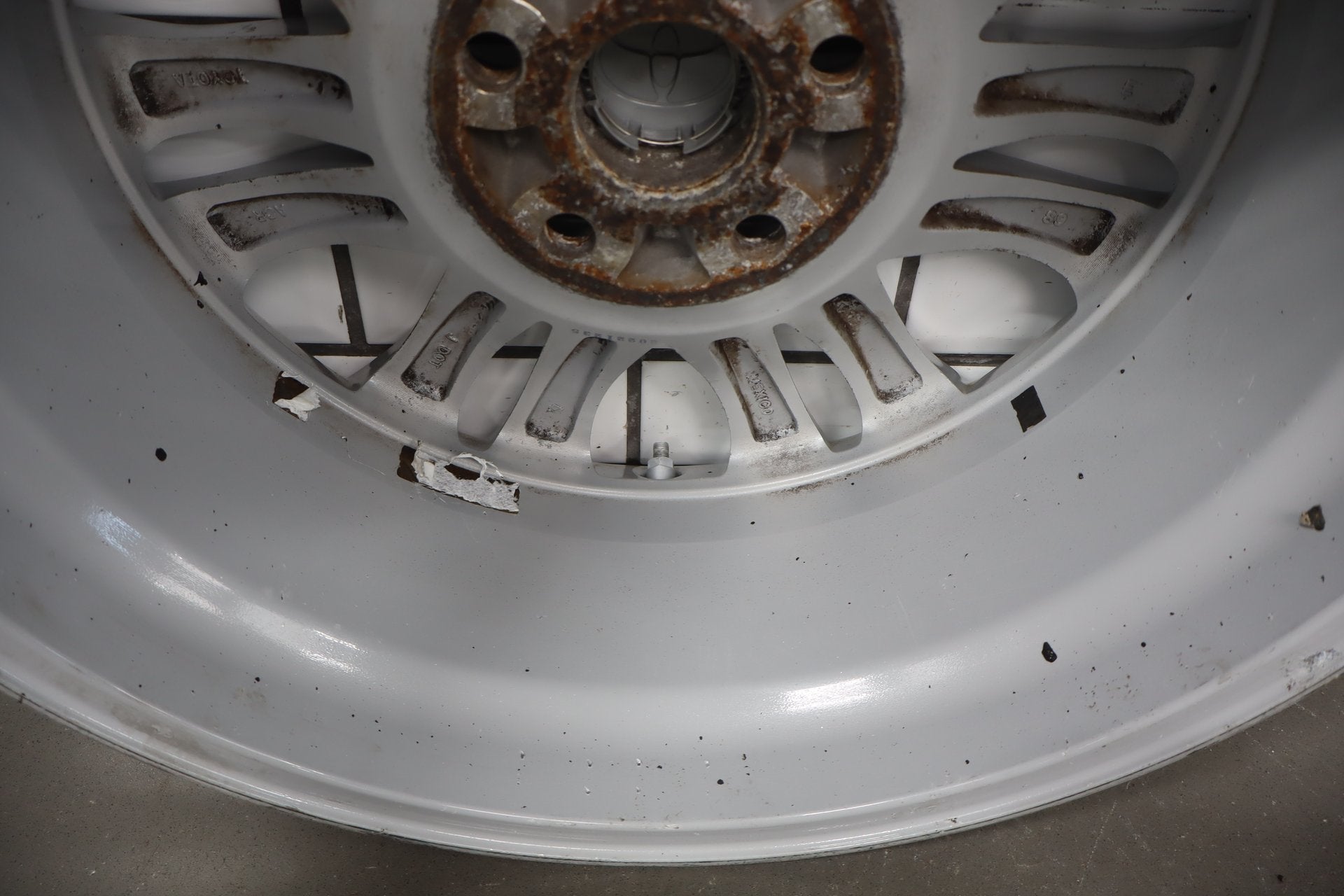 2010-2012 Toyota Sienna OEM 17x7 Split Spoke Alloy Wheel | Corrosion