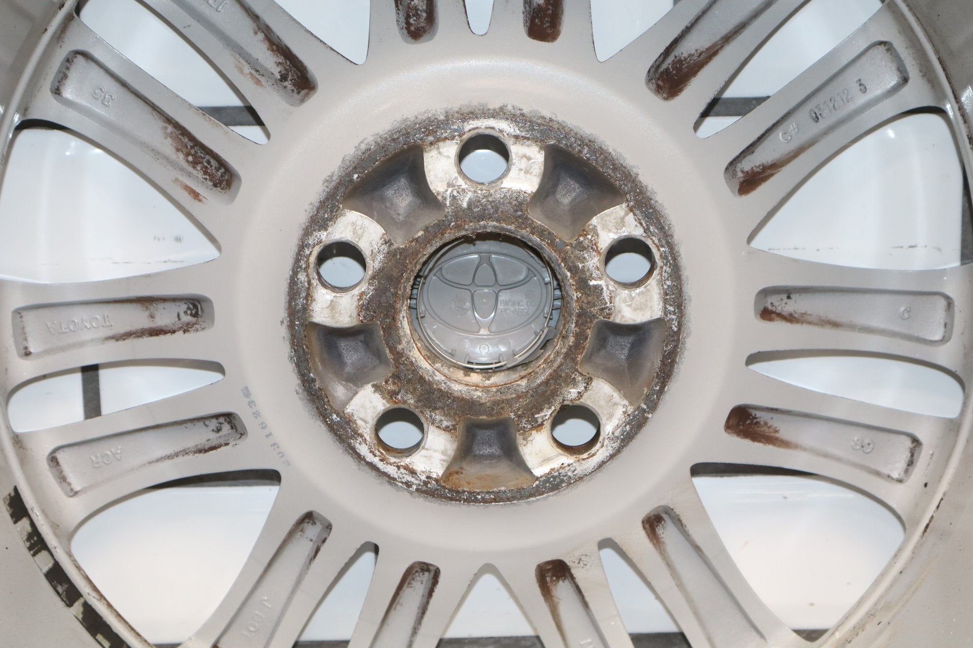 2010-2012 Toyota Sienna OEM 17x7 Split Spoke Alloy Wheel | Corrosion