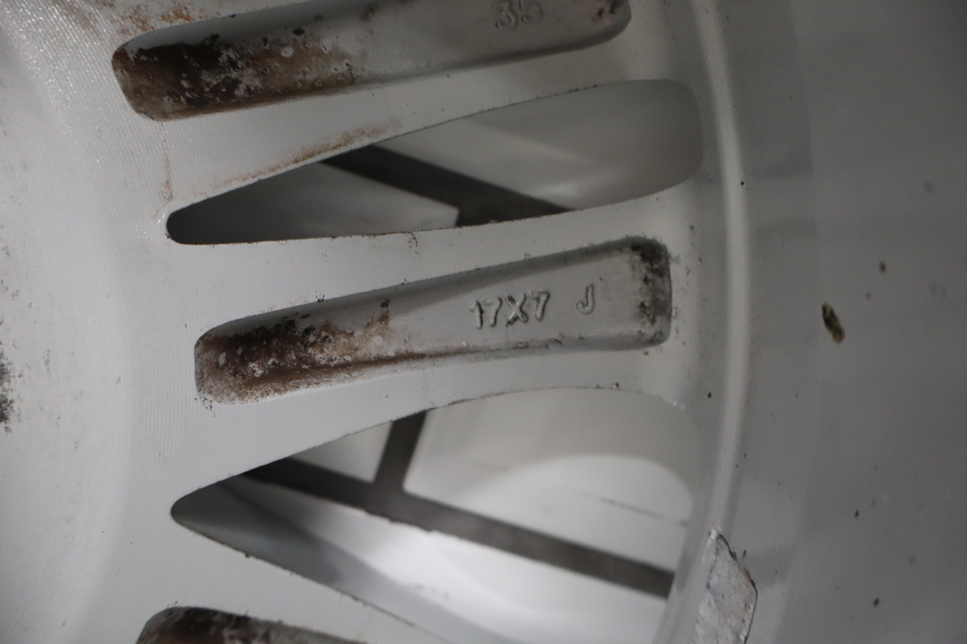 2010-2012 Toyota Sienna OEM 17x7 Split Spoke Alloy Wheel | Corrosion