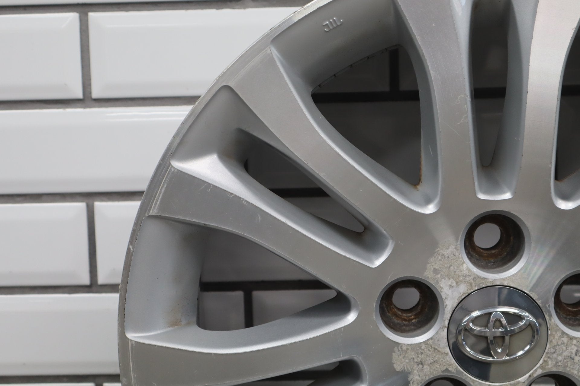 2010-2012 Toyota Sienna OEM 17x7 Split Spoke Alloy Wheel | Corrosion