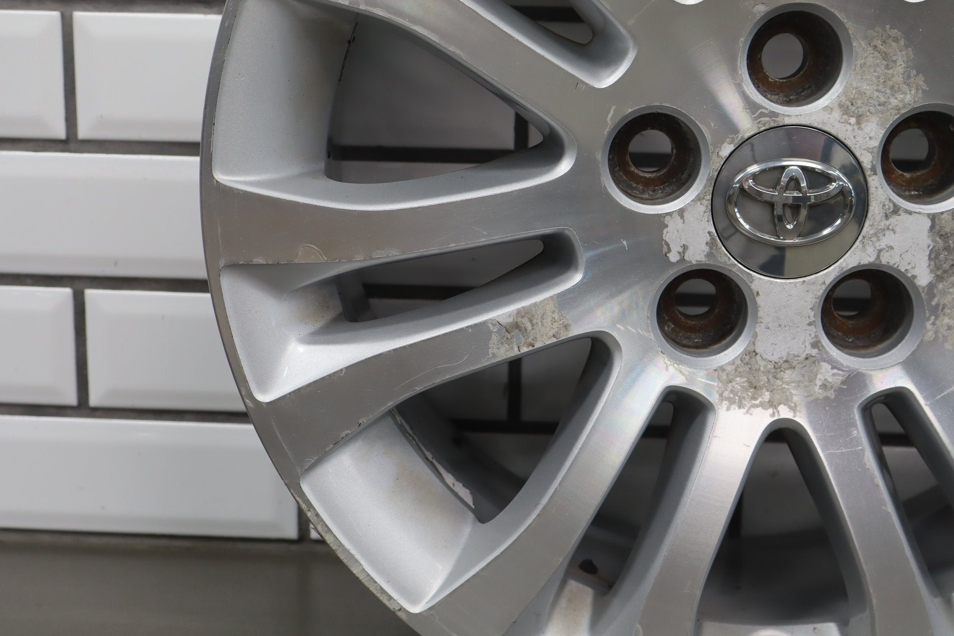 2010-2012 Toyota Sienna OEM 17x7 Split Spoke Alloy Wheel | Corrosion