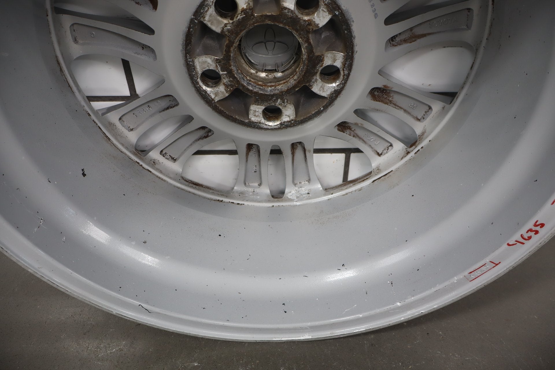 2010-2012 Toyota Sienna OEM 17x7 Split Spoke Alloy Wheel | Corrosion