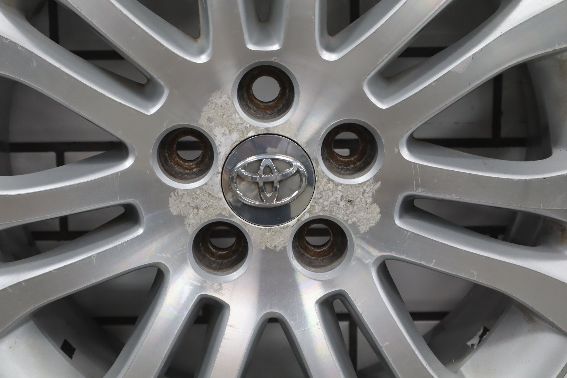2010-2012 Toyota Sienna OEM 17x7 Split Spoke Alloy Wheel | Corrosion
