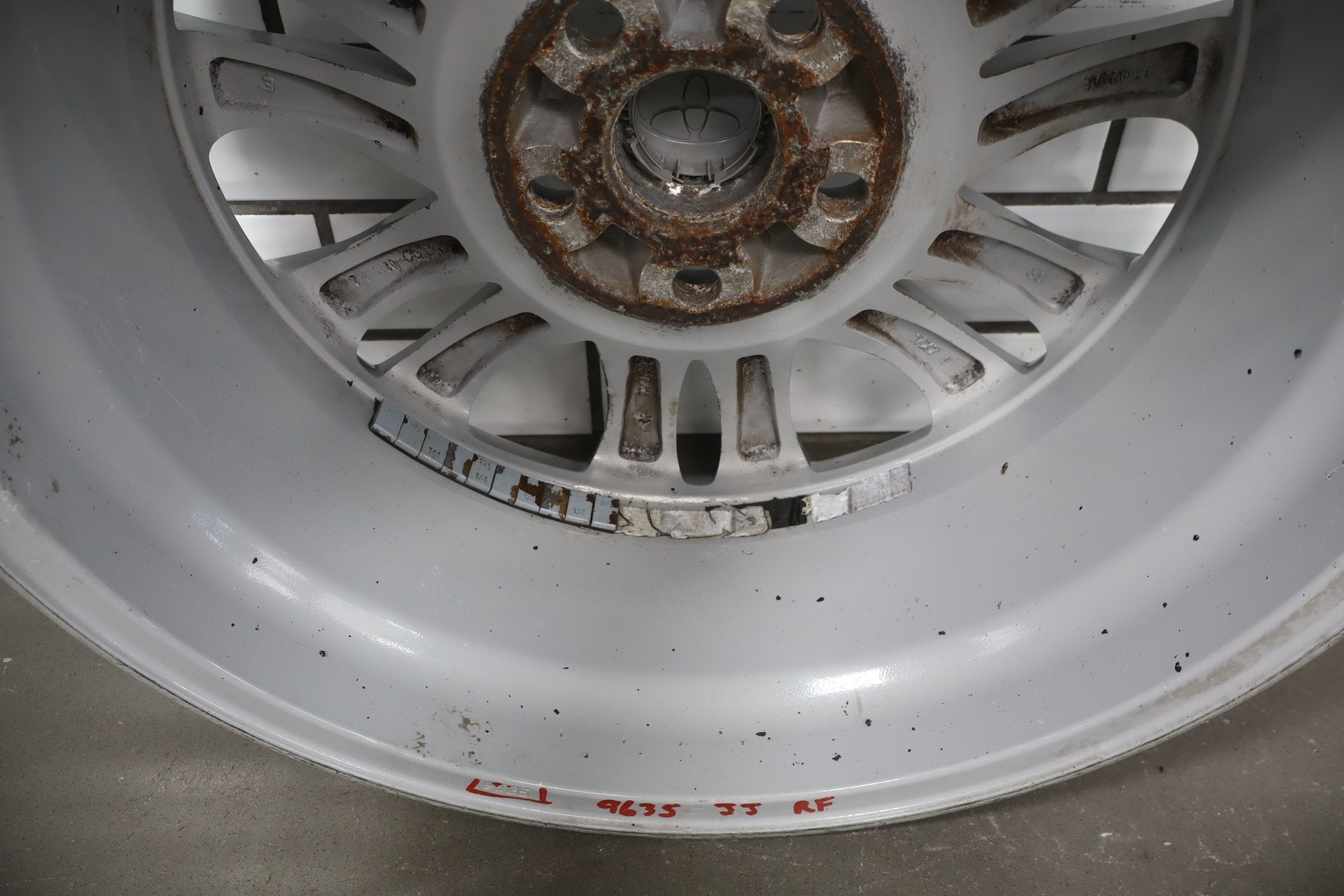 2010-2012 Toyota Sienna OEM 17x7 Split Spoke Alloy Wheel | Corrosion