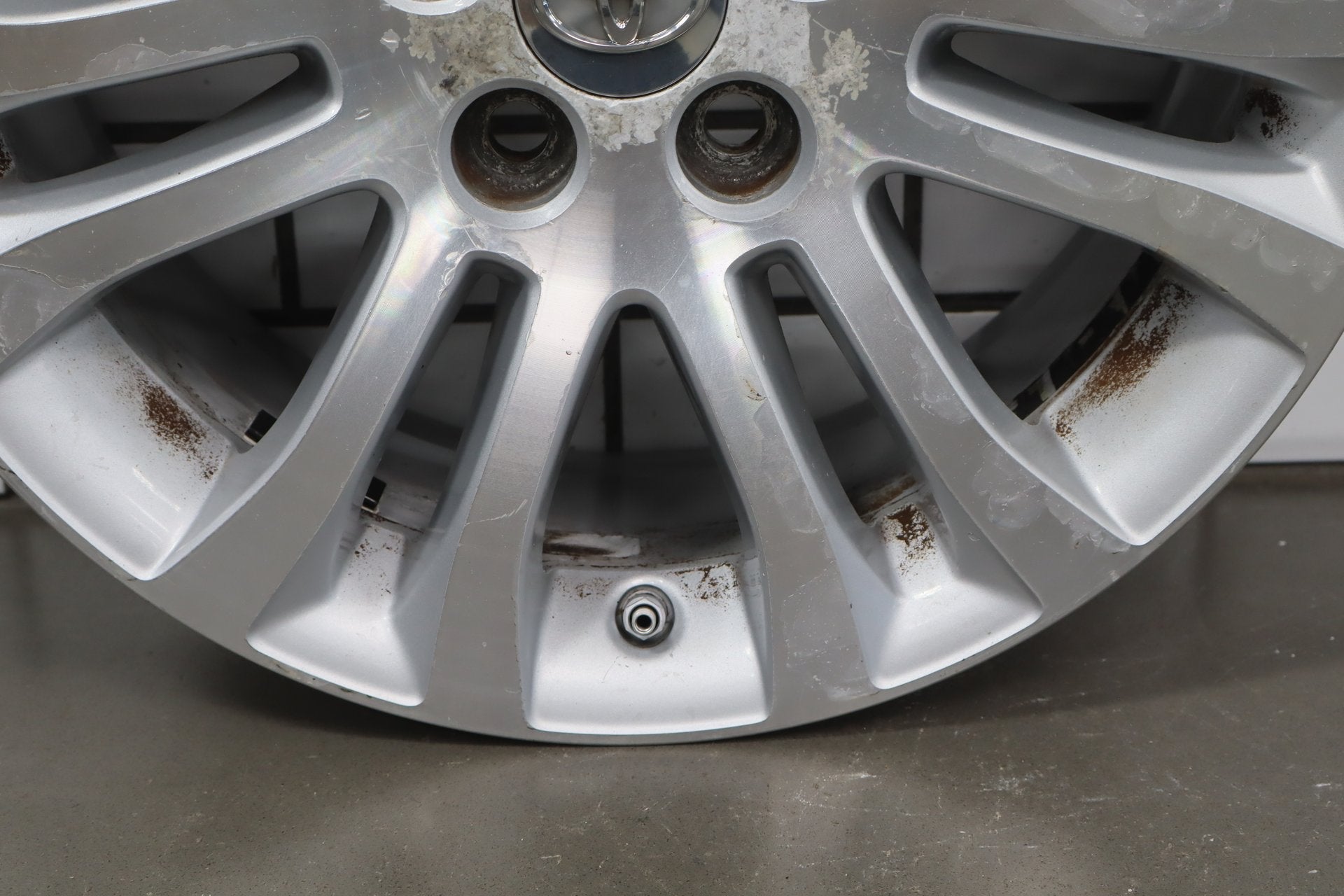 2010-2012 Toyota Sienna OEM 17x7 Split Spoke Alloy Wheel | Corrosion