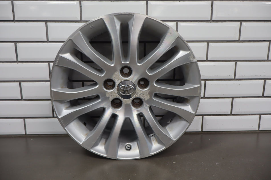 2010-2012 Toyota Sienna OEM 17x7 Split Spoke Alloy Wheel | Corrosion