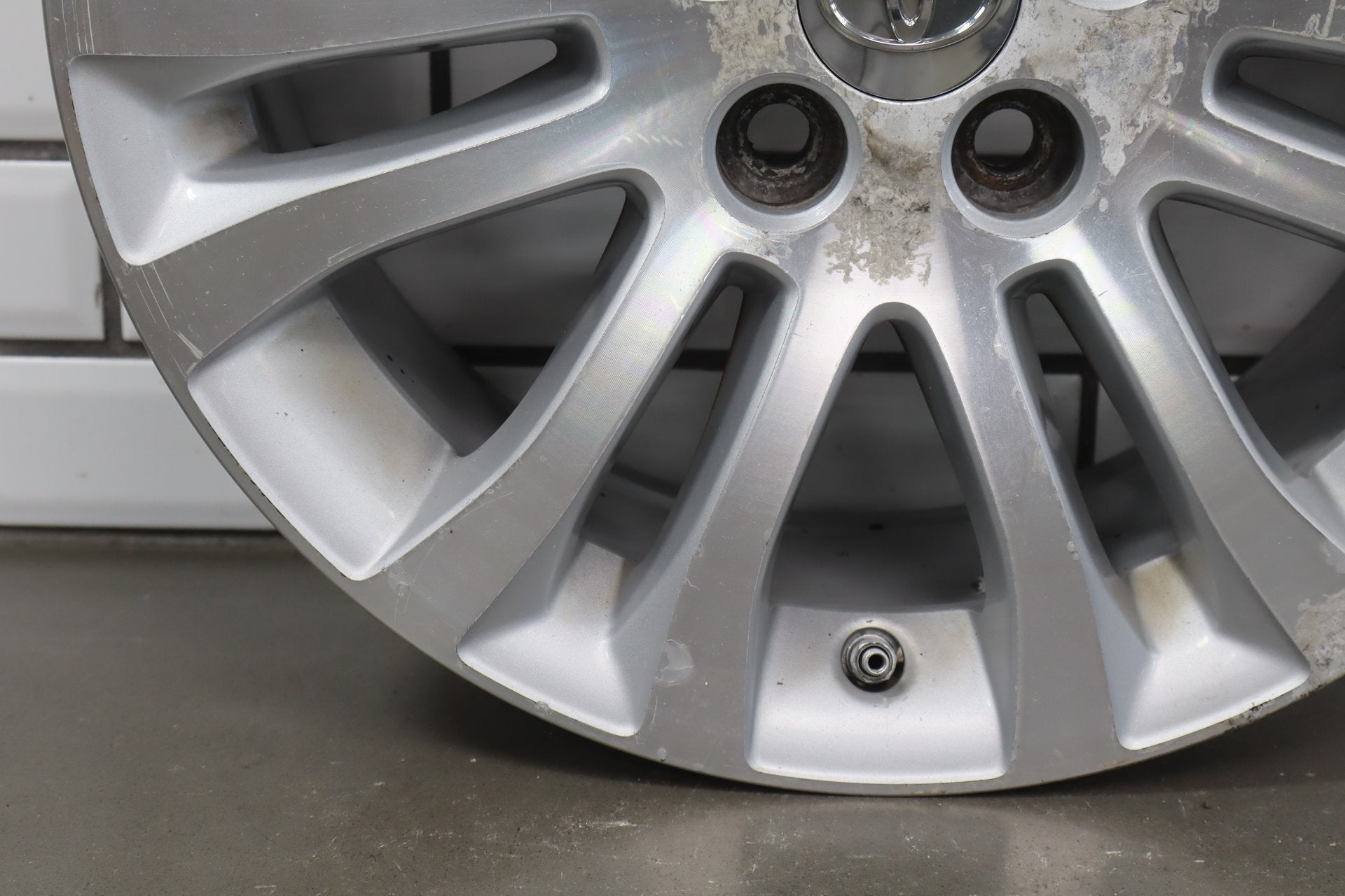 2010-2012 Toyota Sienna OEM 17x7 Split Spoke Alloy Wheel | Corrosion