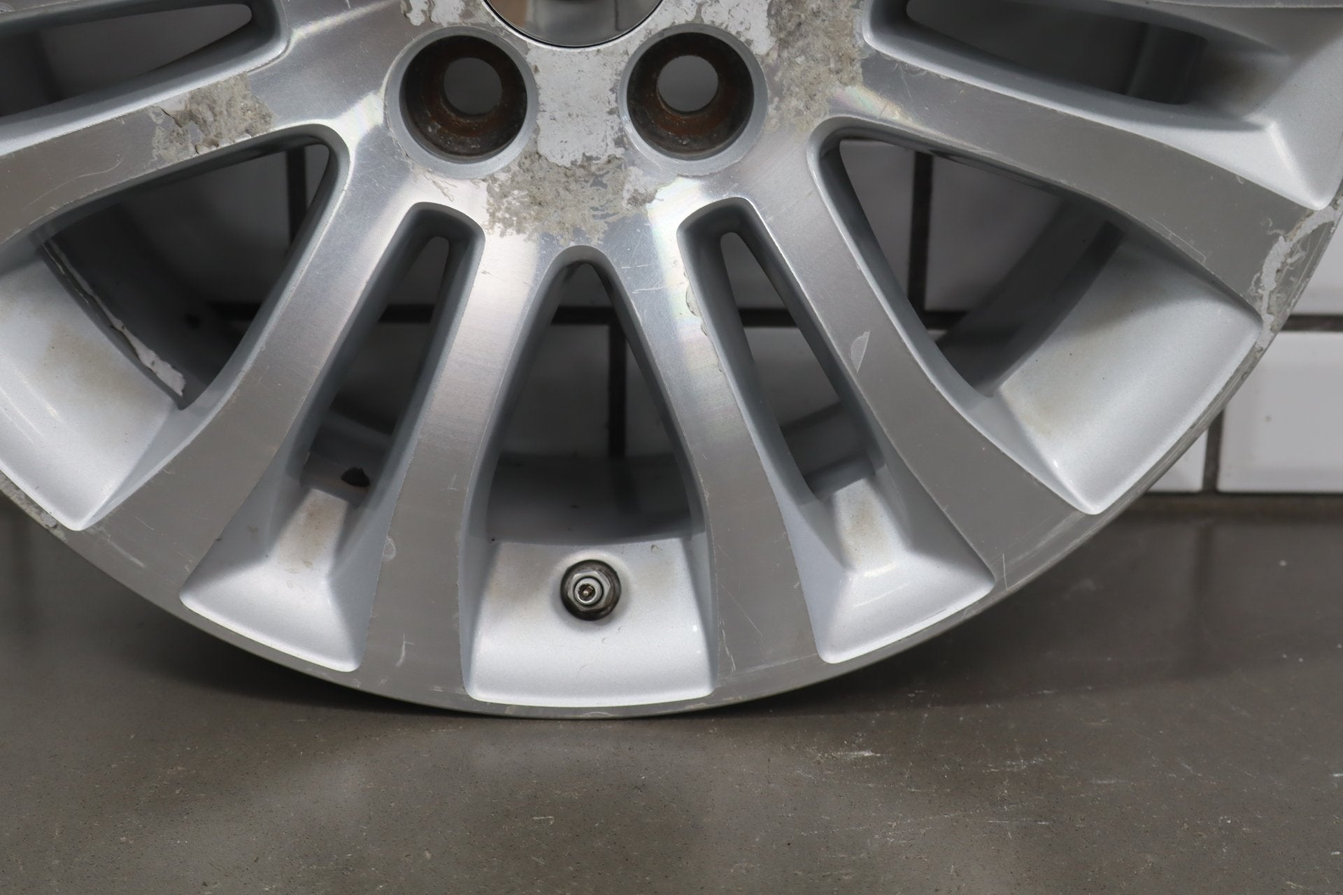 2010-2012 Toyota Sienna OEM 17x7 Split Spoke Alloy Wheel | Corrosion