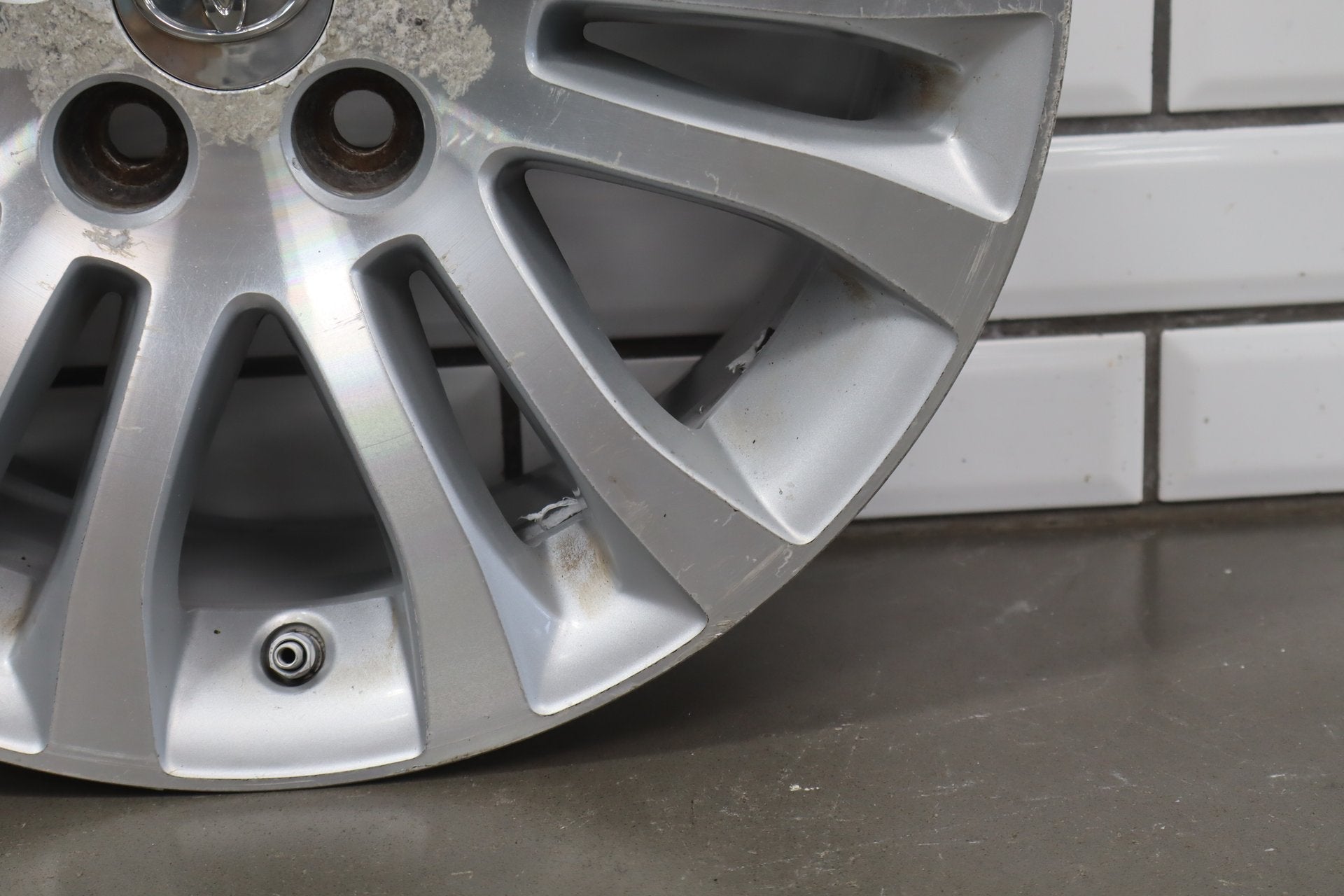 2010-2012 Toyota Sienna OEM 17x7 Split Spoke Alloy Wheel | Corrosion