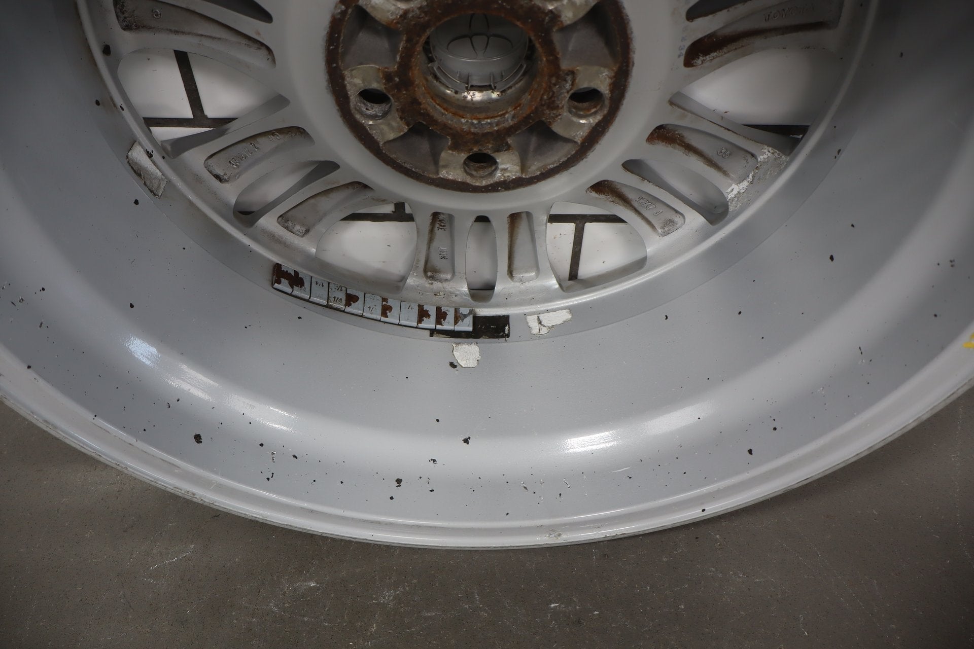 2010-2012 Toyota Sienna OEM 17x7 Split Spoke Alloy Wheel | Corrosion