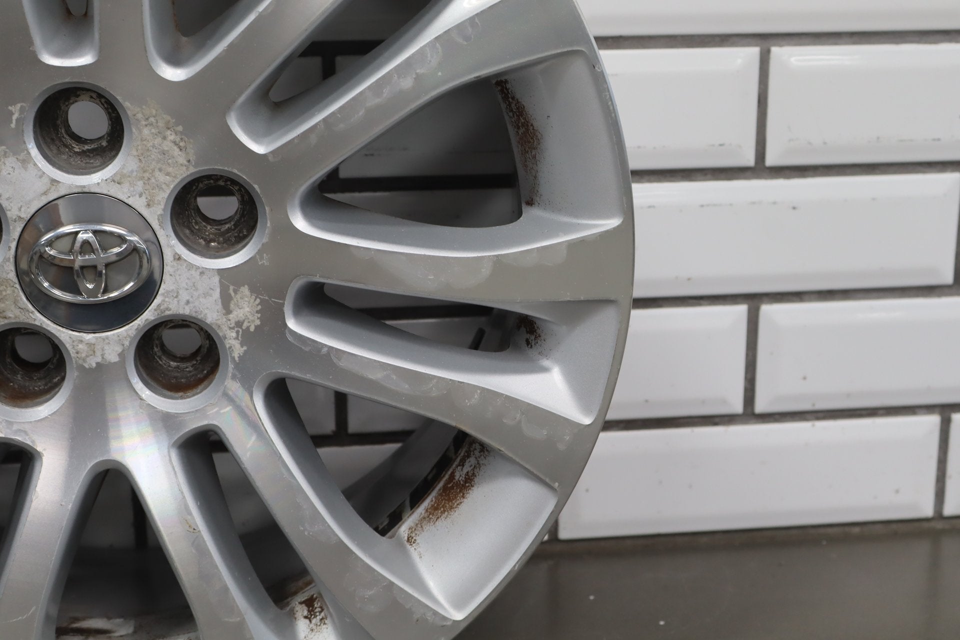 2010-2012 Toyota Sienna OEM 17x7 Split Spoke Alloy Wheel | Corrosion