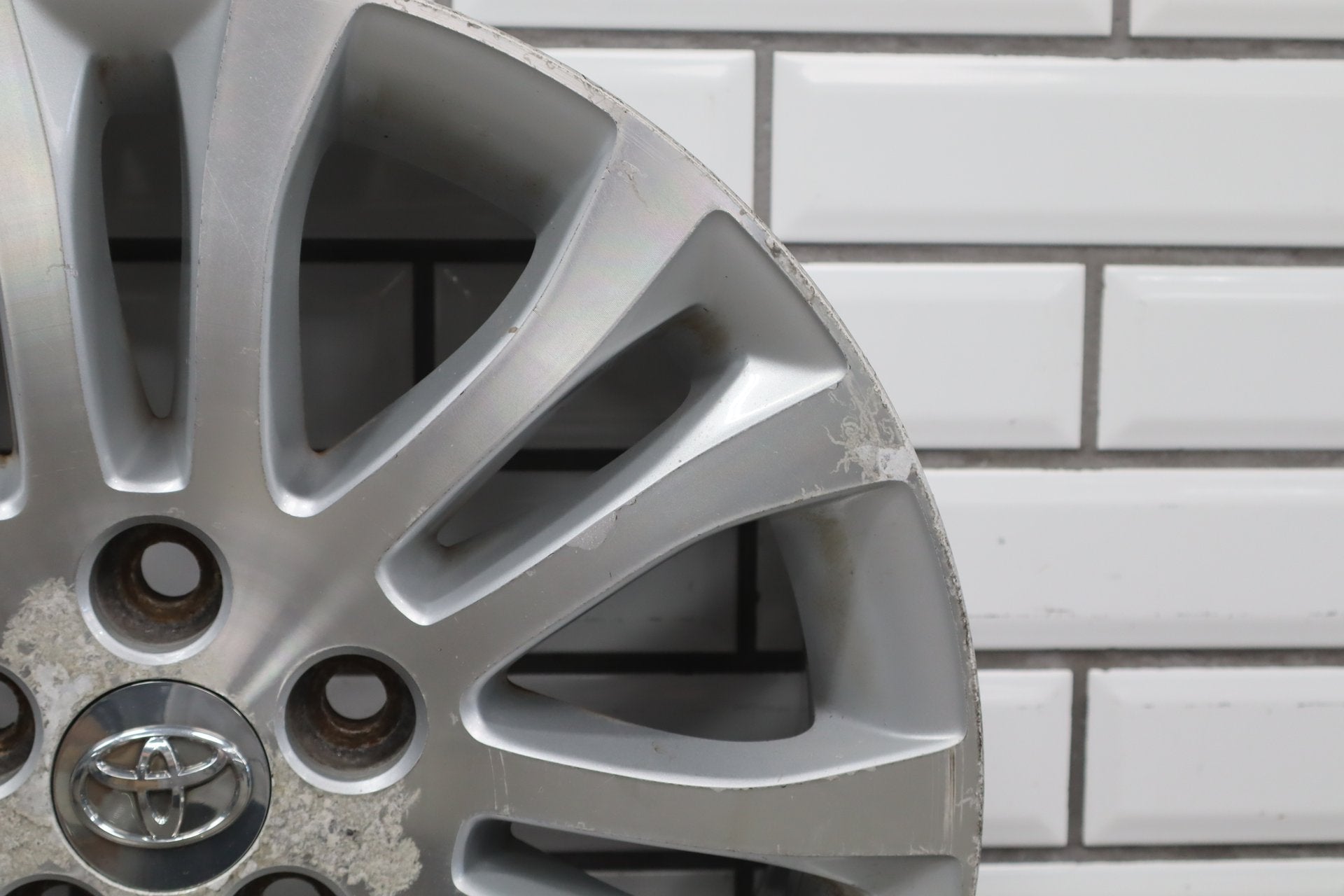 2010-2012 Toyota Sienna OEM 17x7 Split Spoke Alloy Wheel | Corrosion