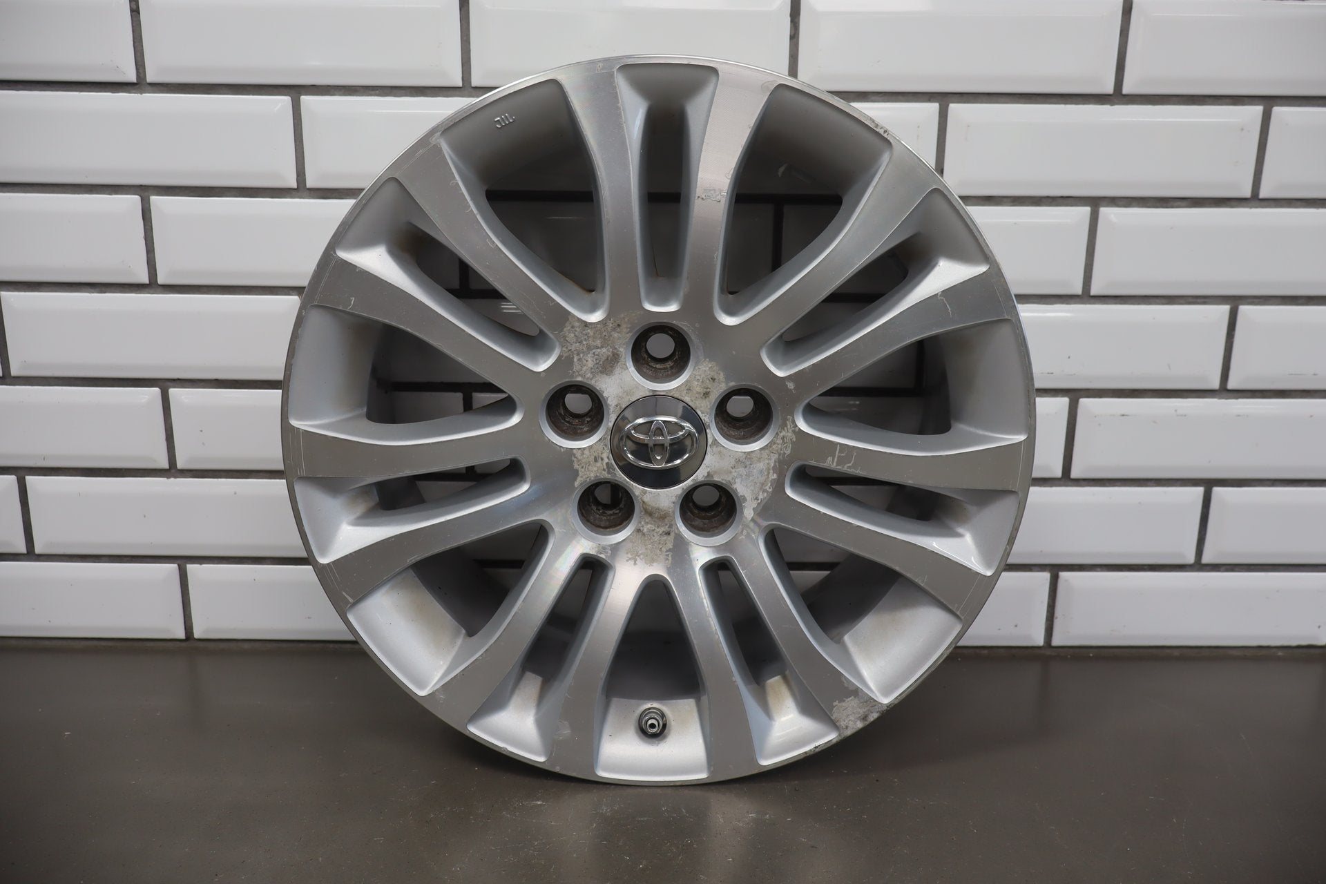 2010-2012 Toyota Sienna OEM 17x7 Split Spoke Alloy Wheel | Corrosion