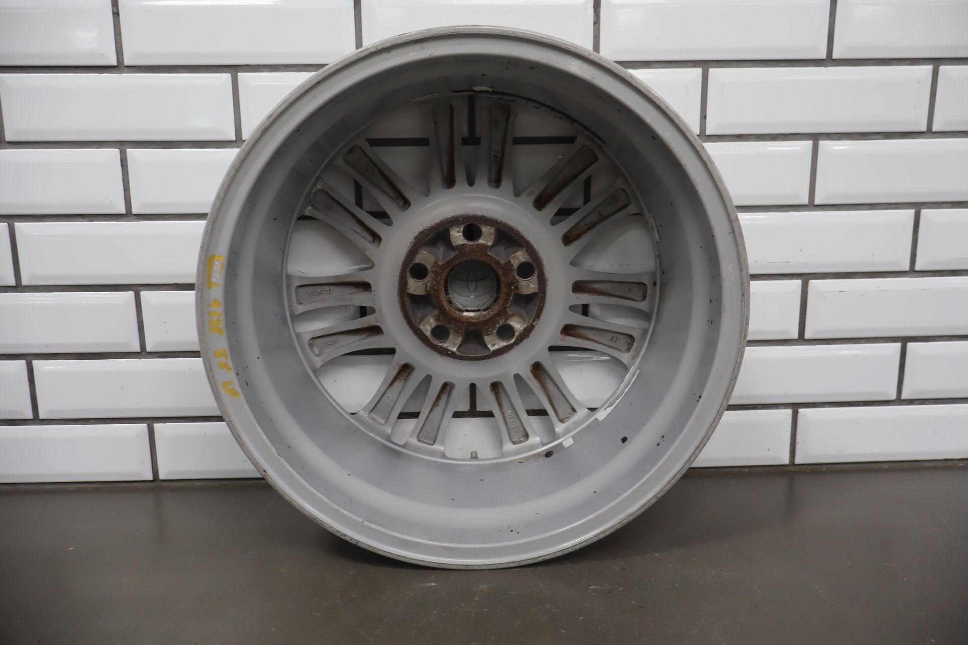 2010-2012 Toyota Sienna OEM 17x7 Split Spoke Alloy Wheel | Corrosion