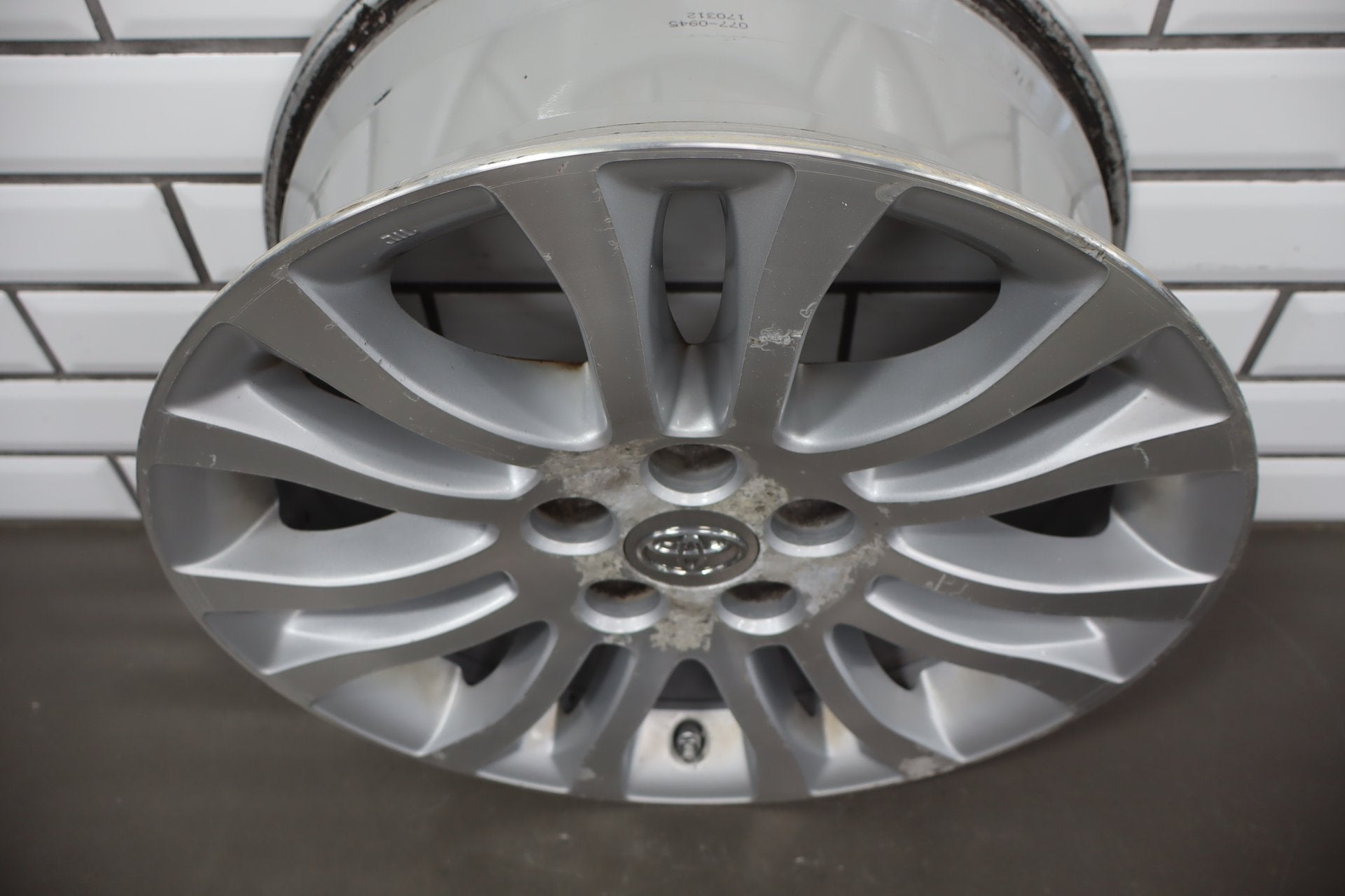 2010-2012 Toyota Sienna OEM 17x7 Split Spoke Alloy Wheel | Corrosion