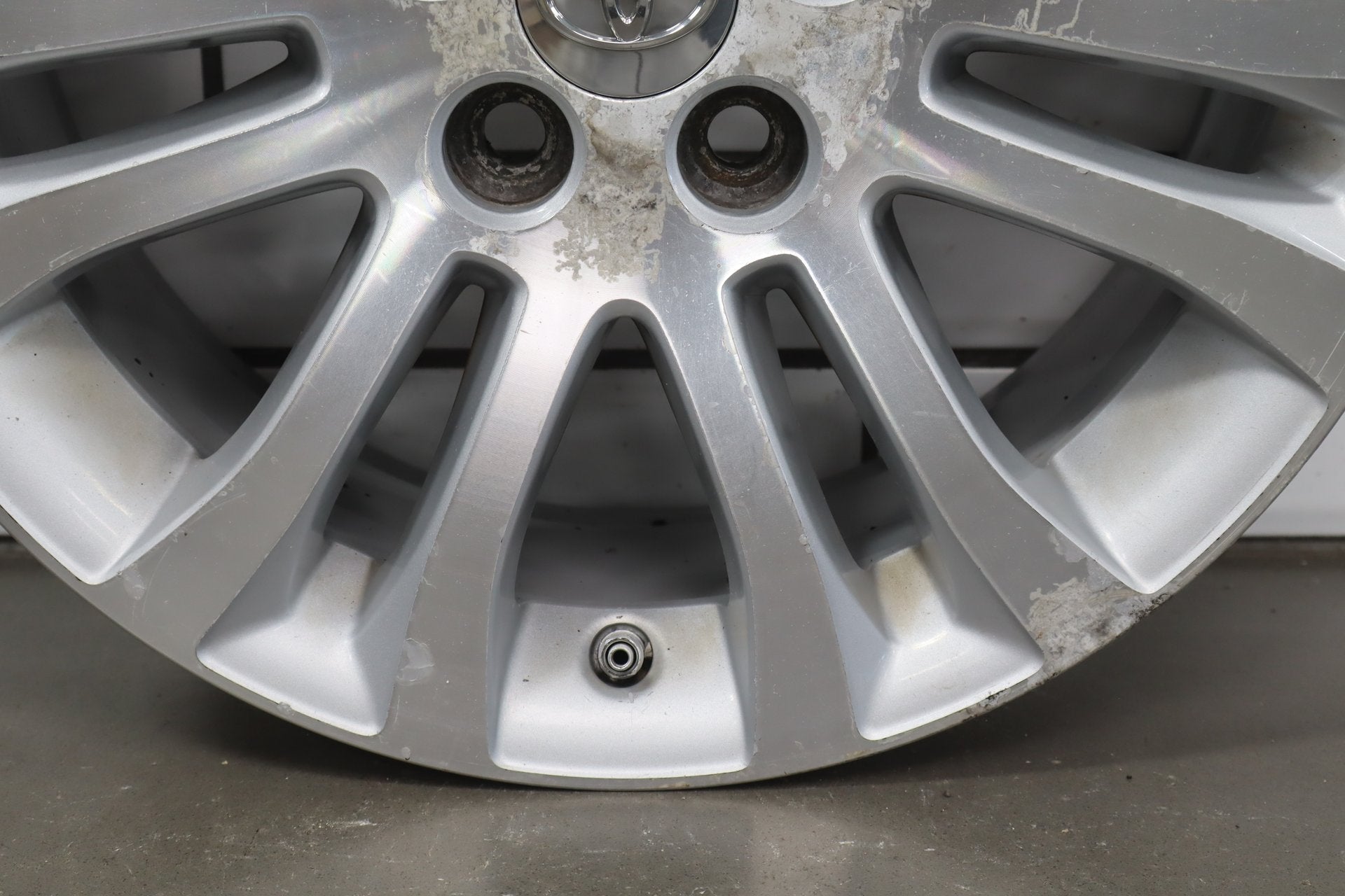 2010-2012 Toyota Sienna OEM 17x7 Split Spoke Alloy Wheel | Corrosion