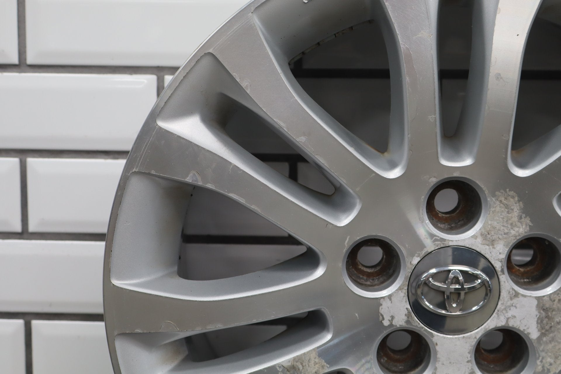 2010-2012 Toyota Sienna OEM 17x7 Split Spoke Alloy Wheel | Corrosion