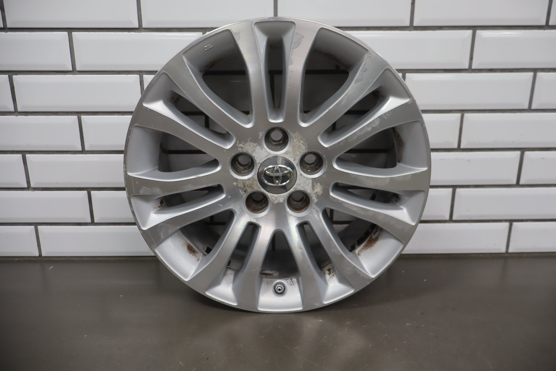 2010-2012 Toyota Sienna OEM 17x7 Split Spoke Alloy Wheel | Corrosion
