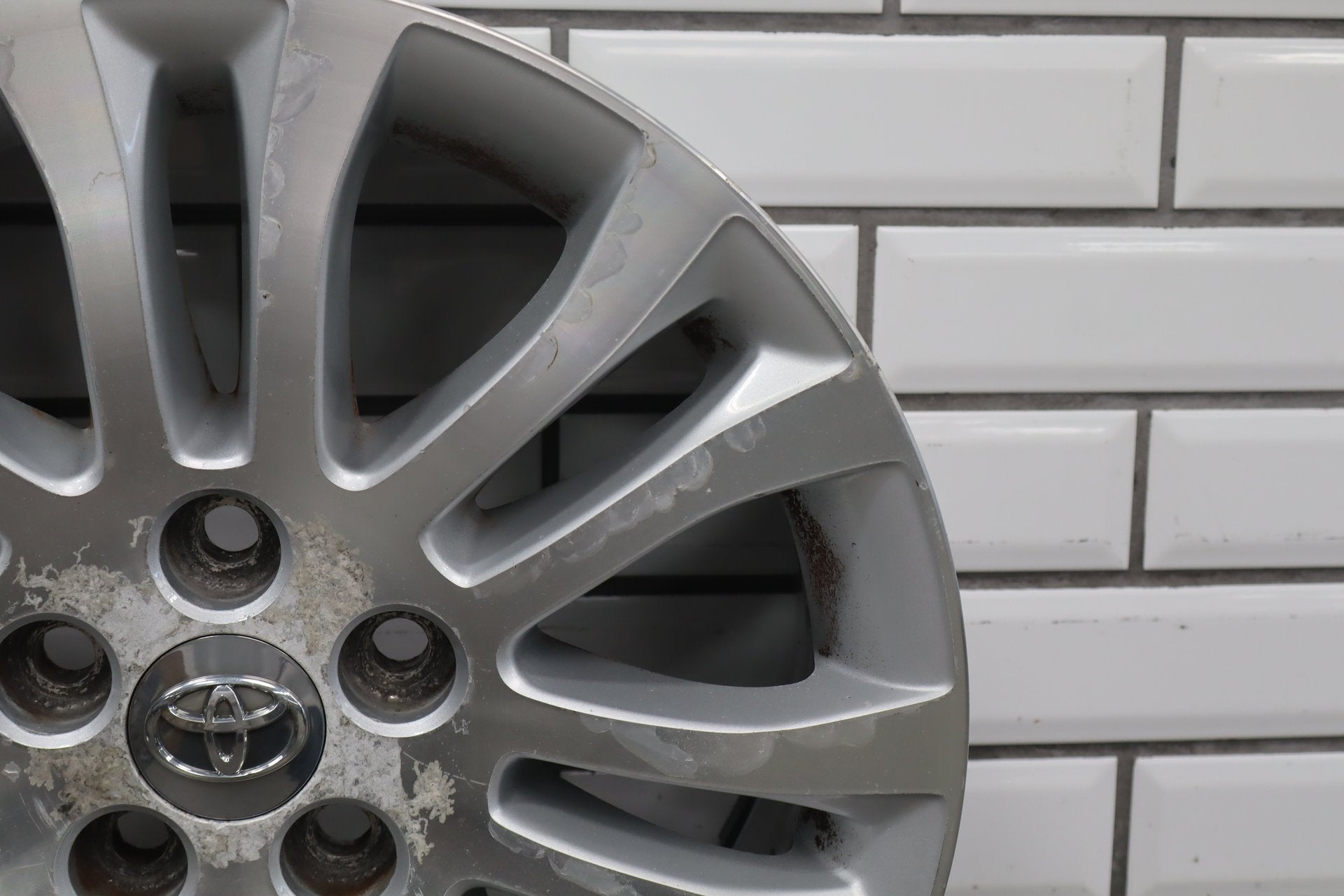 2010-2012 Toyota Sienna OEM 17x7 Split Spoke Alloy Wheel | Corrosion