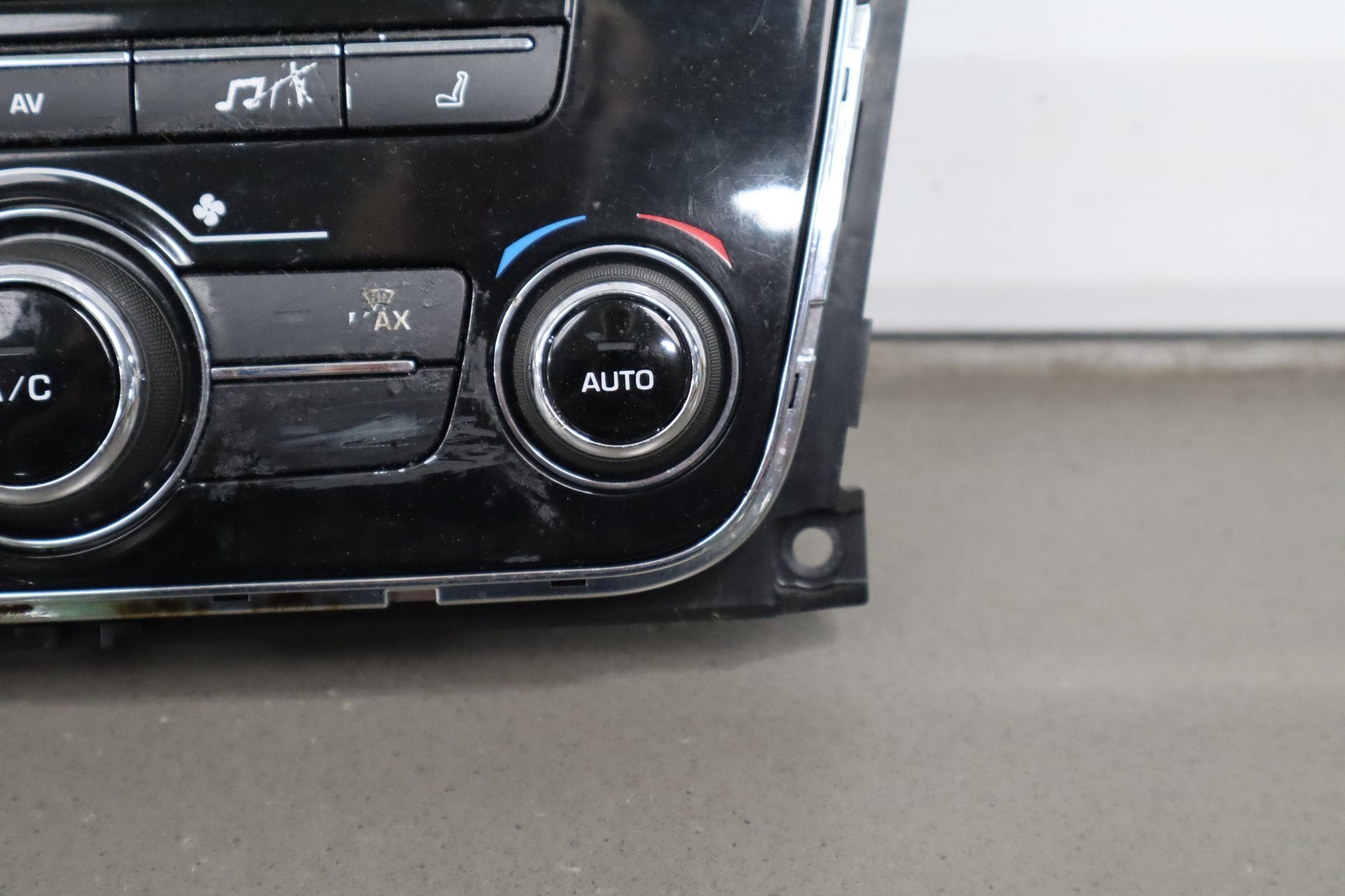 2010-2013 Jaguar XJ Climate Control OEM