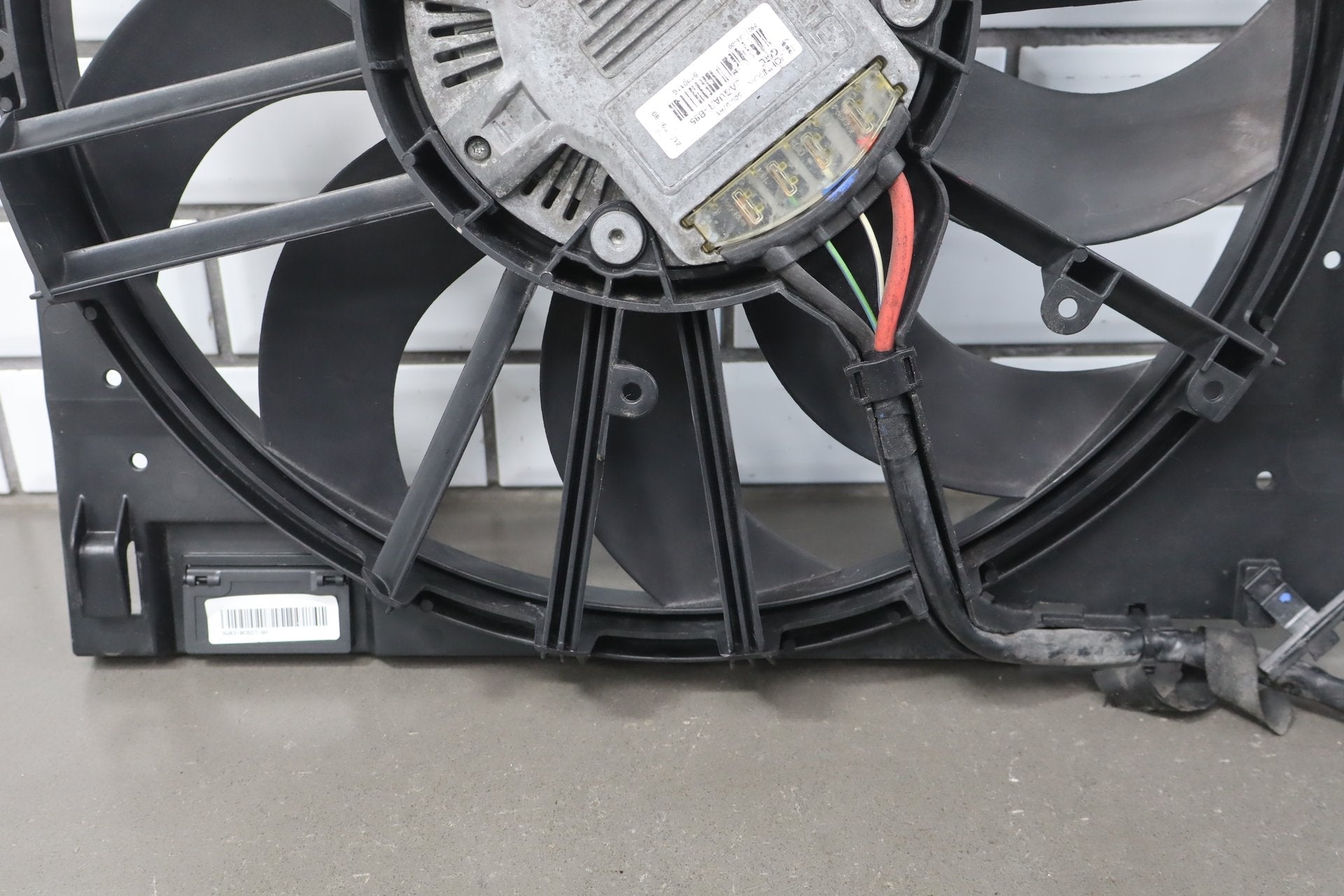 2010-2013 Jaguar XJ Cooling Fan OEM