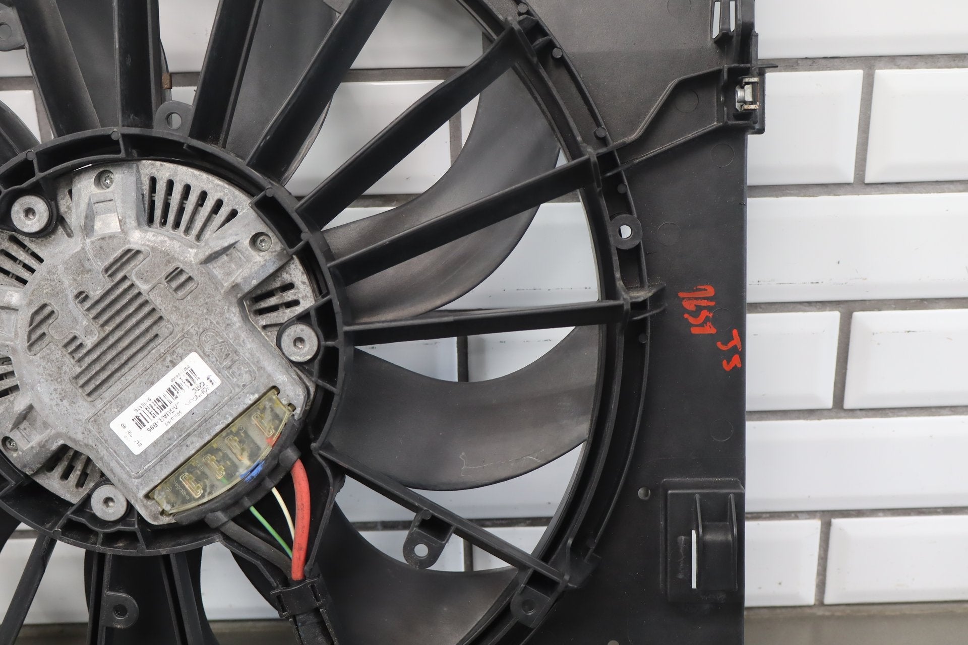 2010-2013 Jaguar XJ Cooling Fan OEM