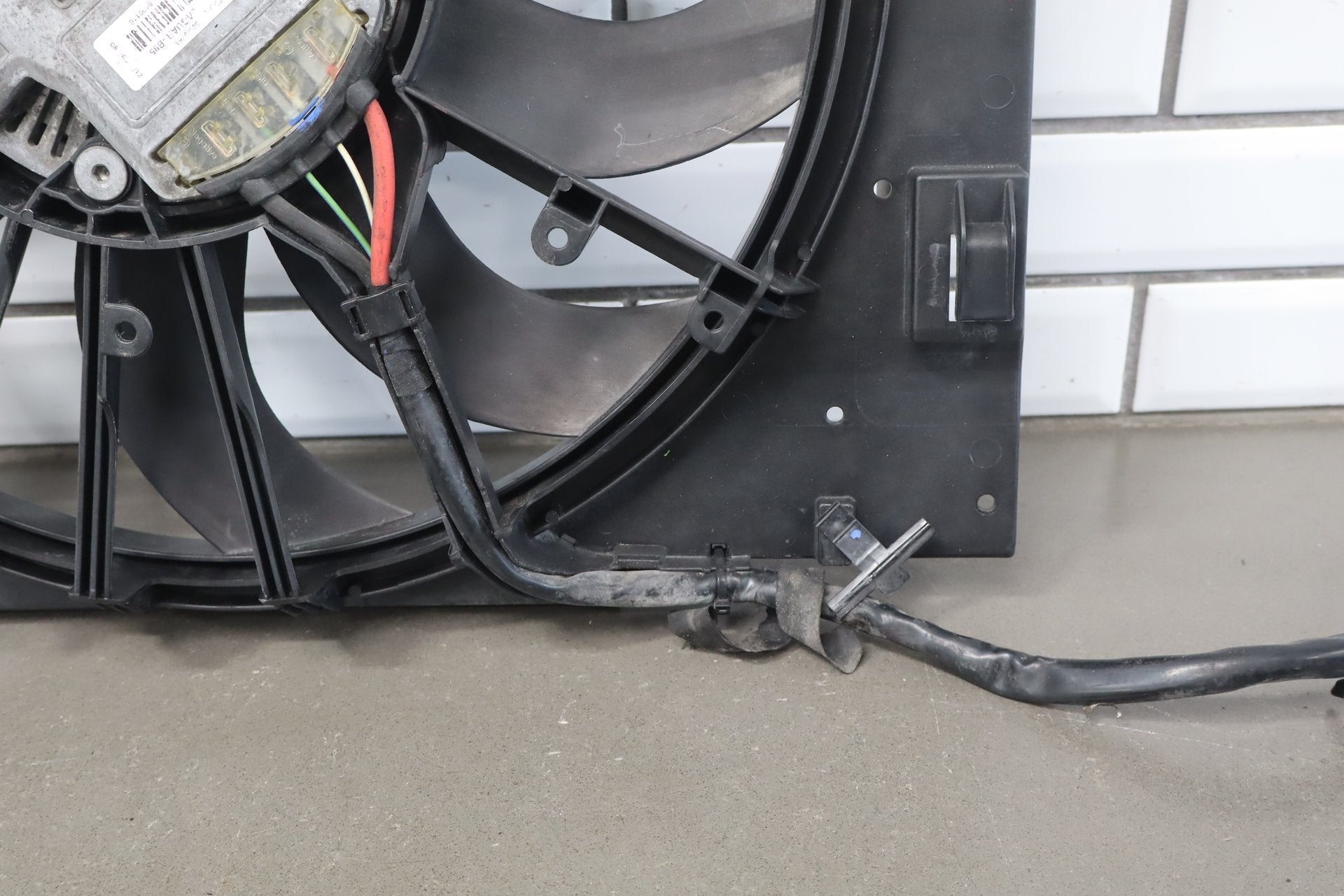 2010-2013 Jaguar XJ Cooling Fan OEM