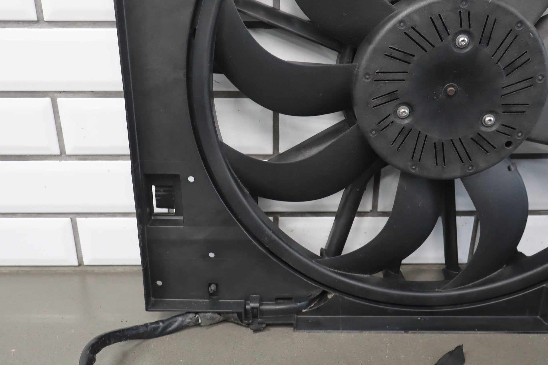 2010-2013 Jaguar XJ Cooling Fan OEM