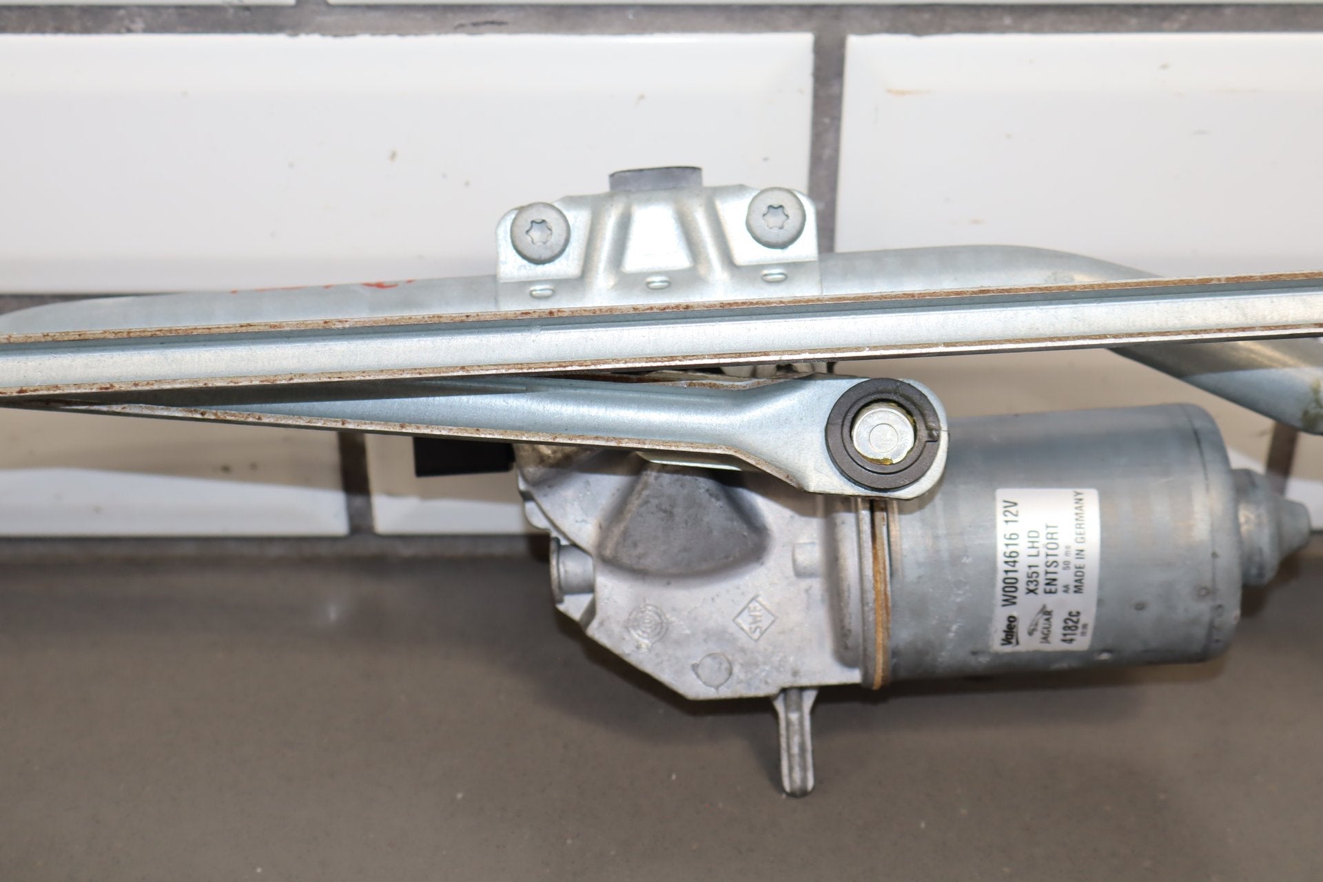 2010-2013 Jaguar XJ Front Wiper Motor OEM
