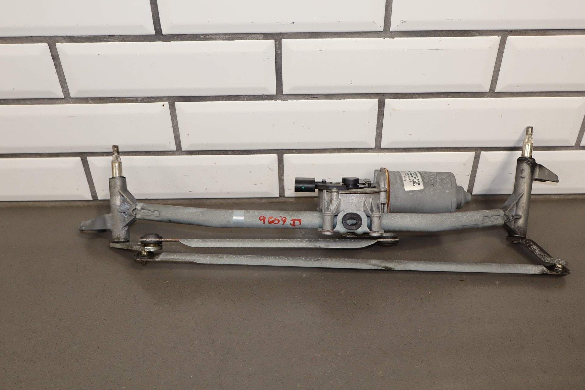 2010-2013 Jaguar XJ Front Wiper Motor OEM
