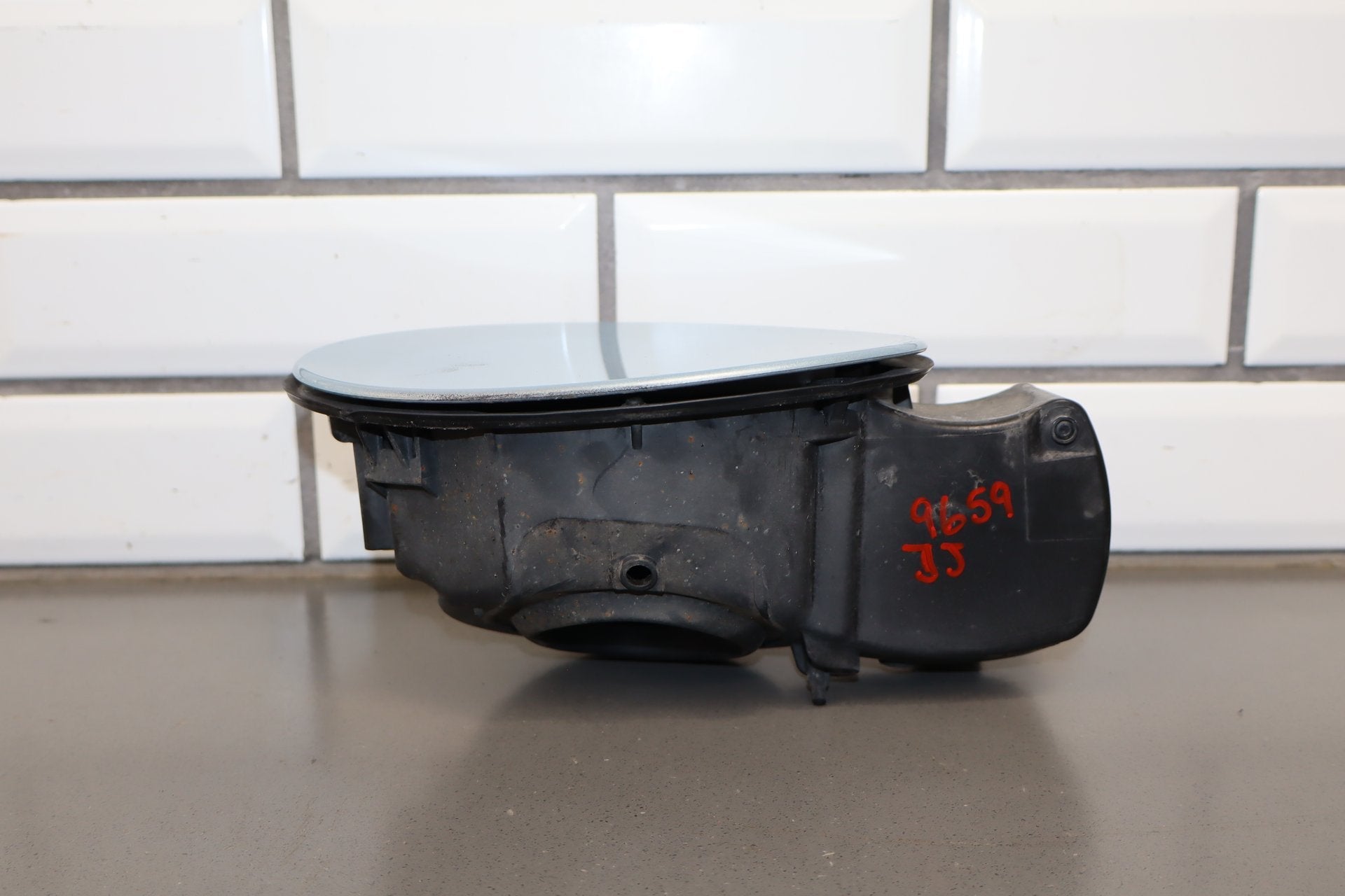 2010-2013 Jaguar XJ Fuel Filler Door Rhodium Silver RDSL