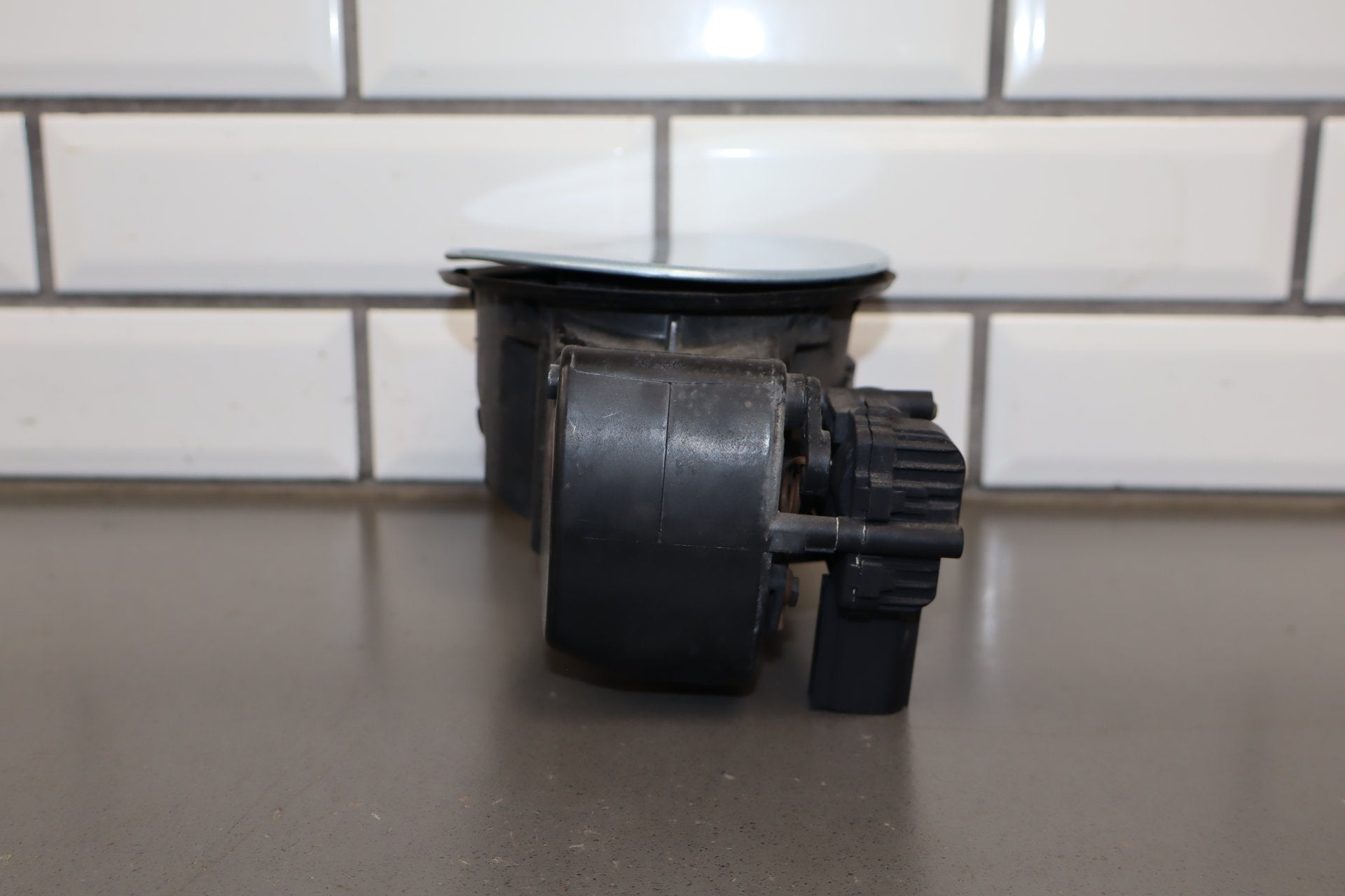 2010-2013 Jaguar XJ Fuel Filler Door Rhodium Silver RDSL