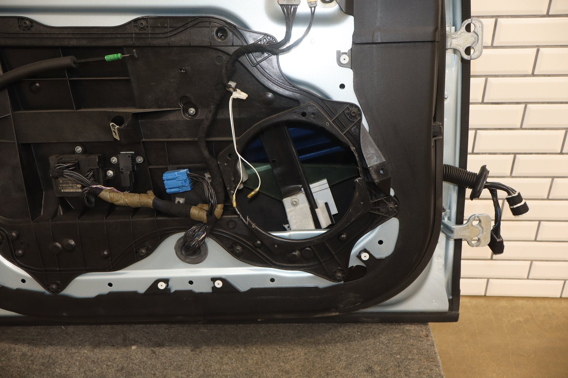 2010-2013 Jaguar XJ L Portfolio Left Front Door Rhodium Silver RDSL