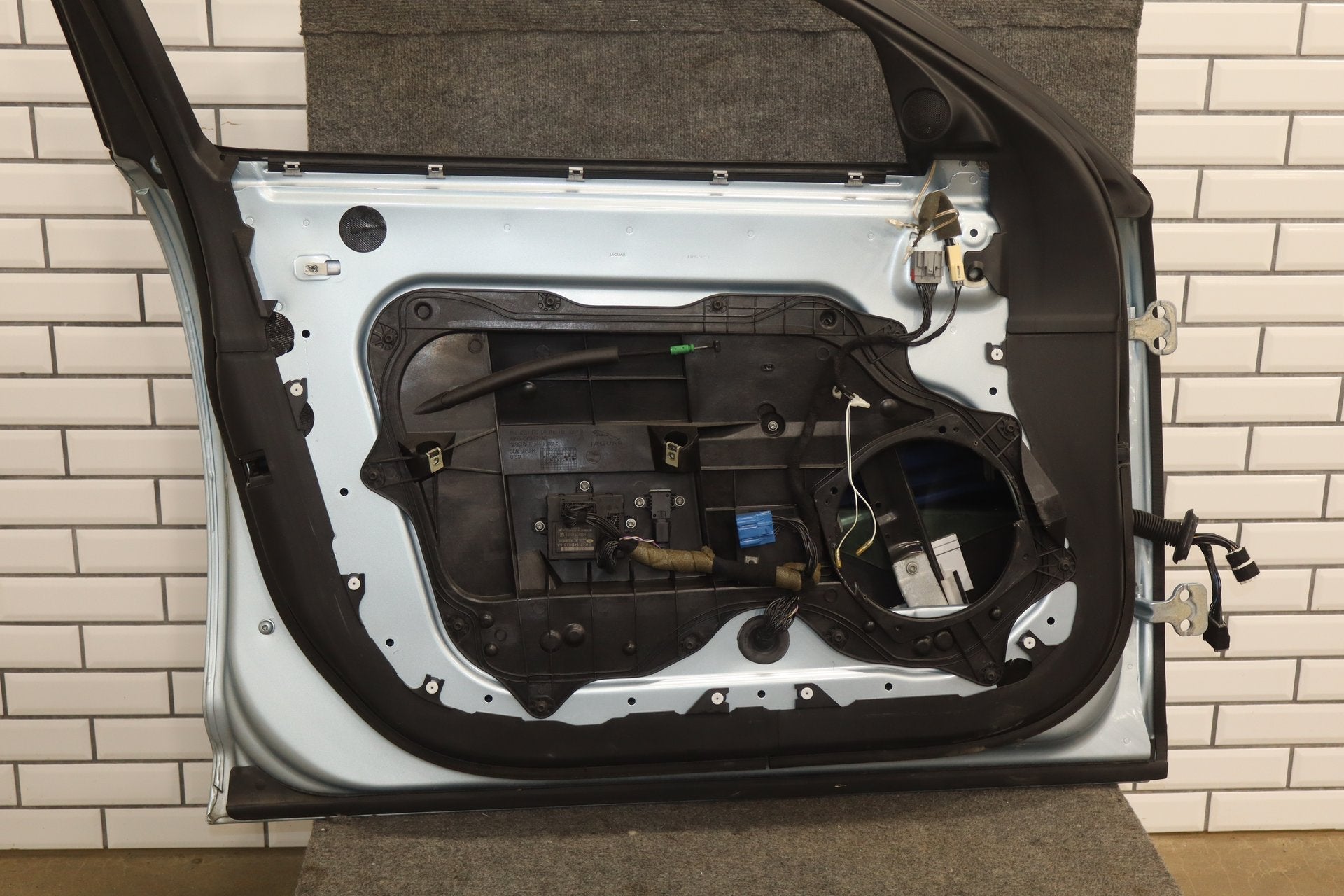 2010-2013 Jaguar XJ L Portfolio Left Front Door Rhodium Silver RDSL