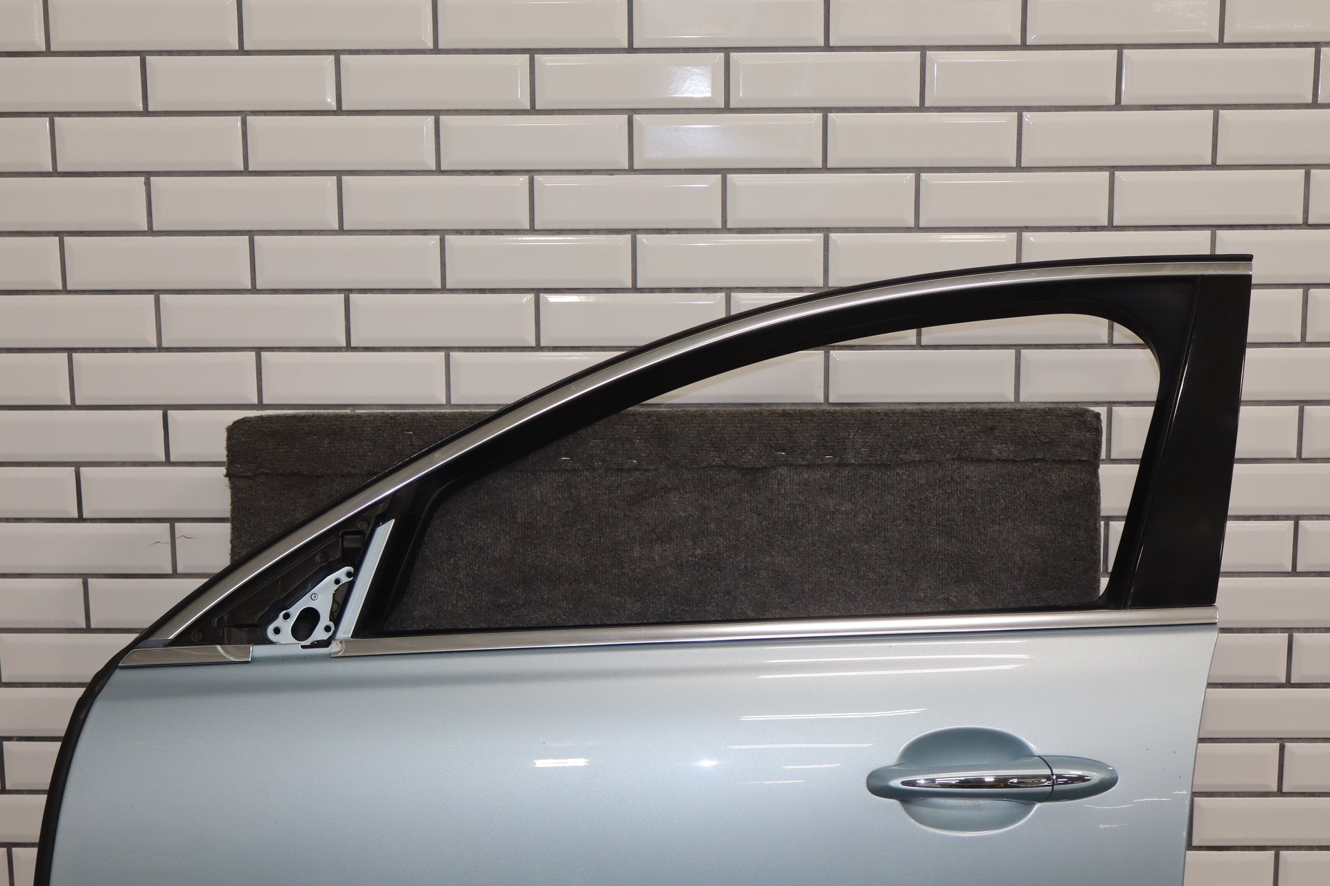 2010-2013 Jaguar XJ L Portfolio Left Front Door Rhodium Silver RDSL