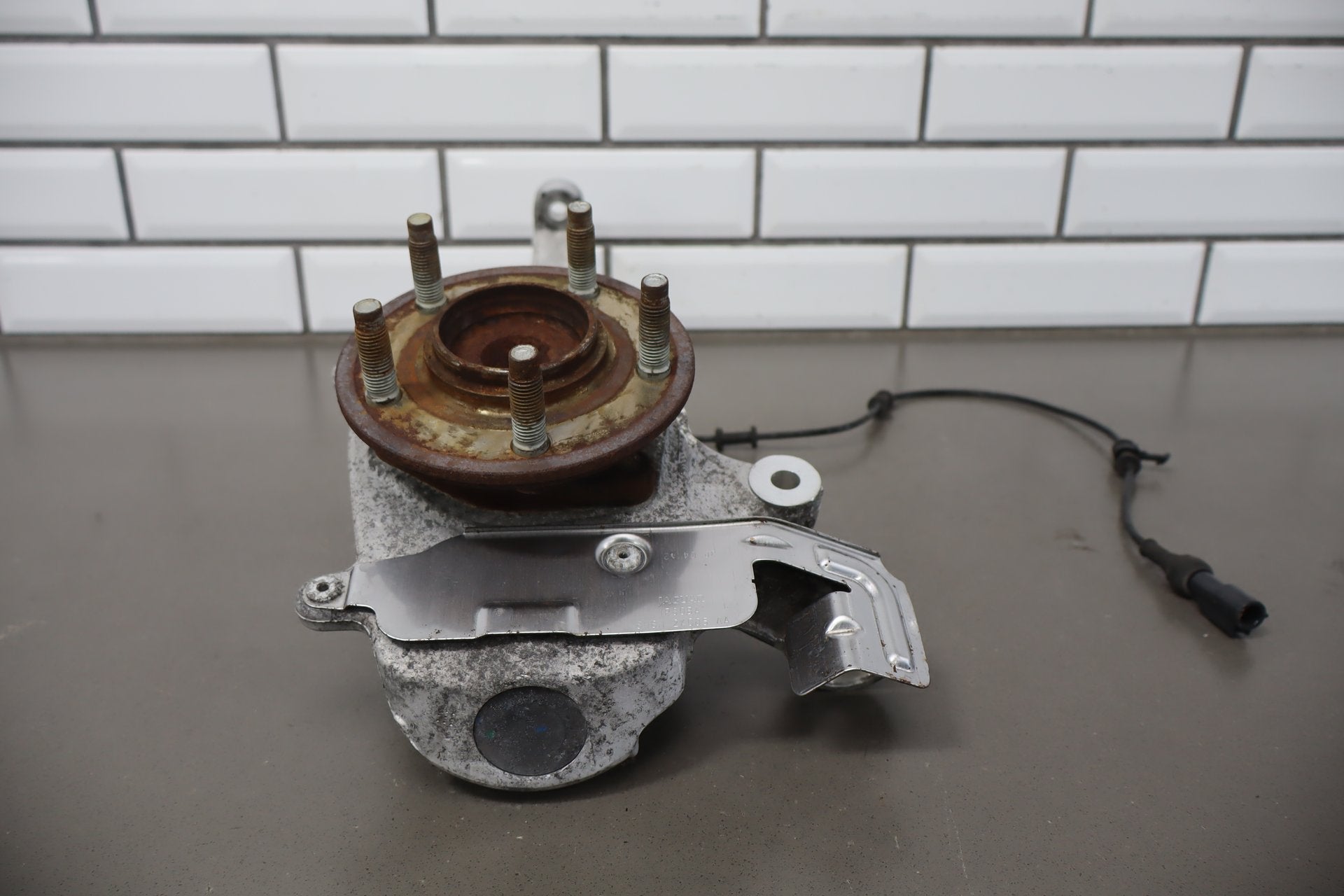 2010-2013 Jaguar XJ L Portfolio Left Front Spindle