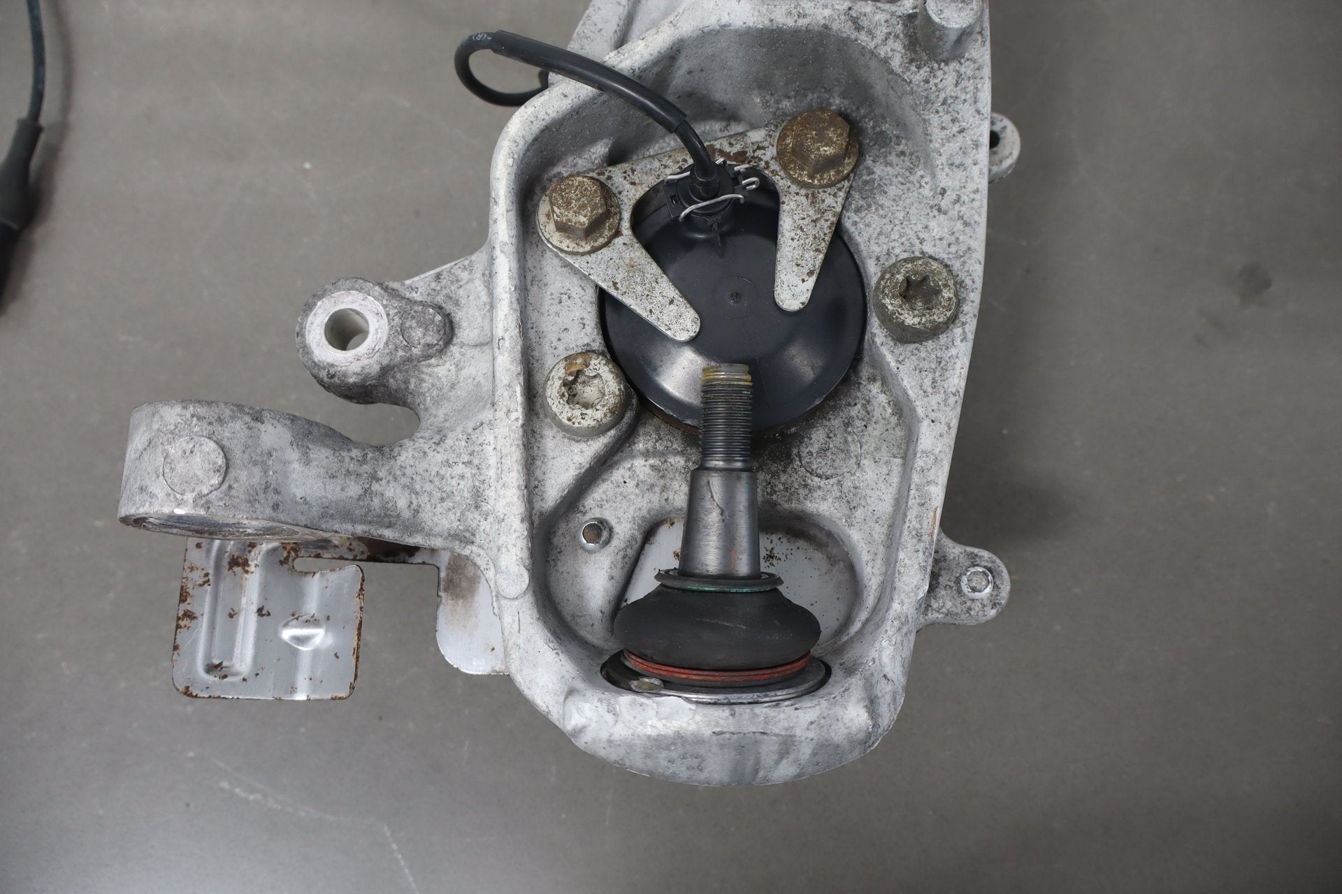 2010-2013 Jaguar XJ L Portfolio Left Front Spindle