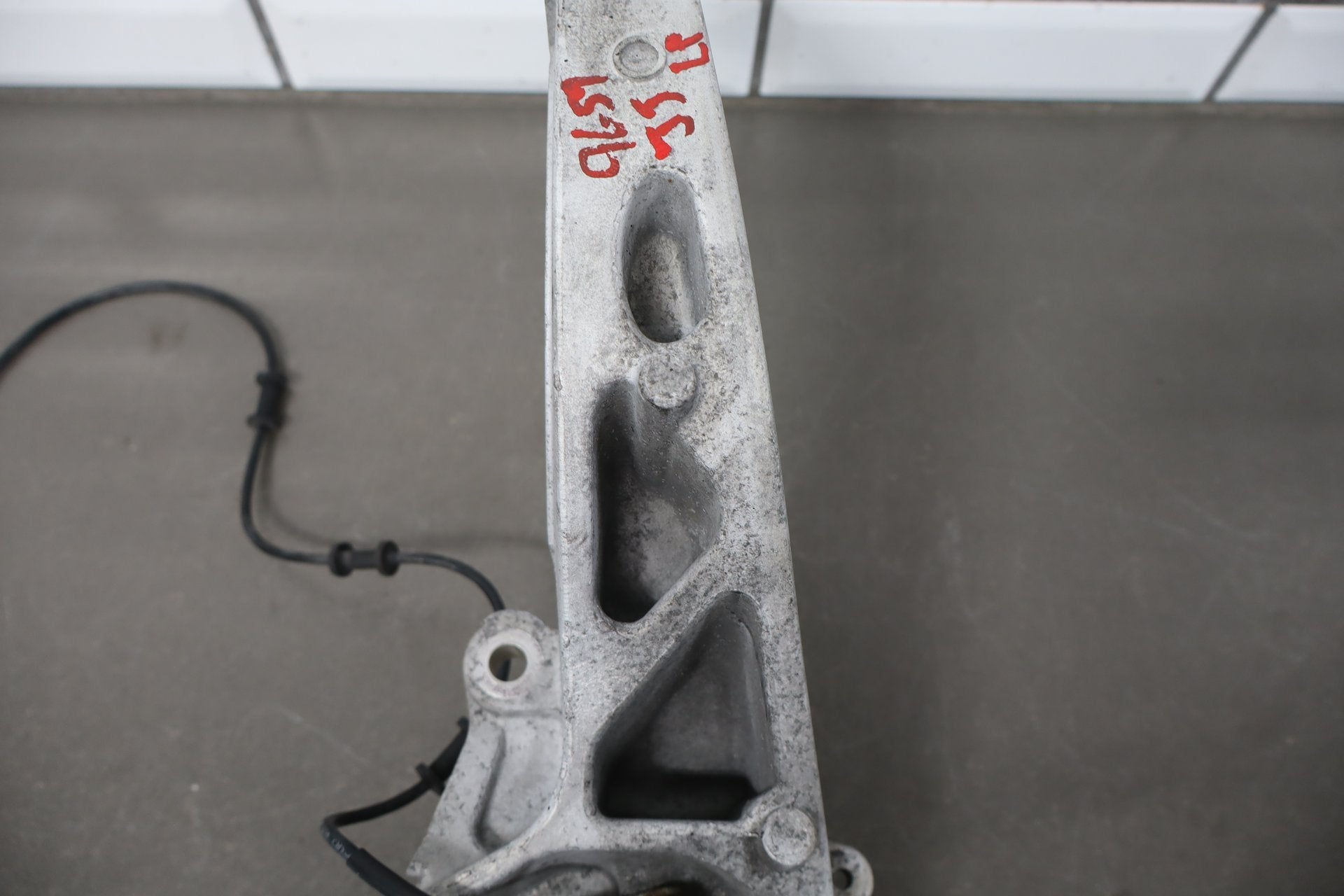 2010-2013 Jaguar XJ L Portfolio Left Front Spindle