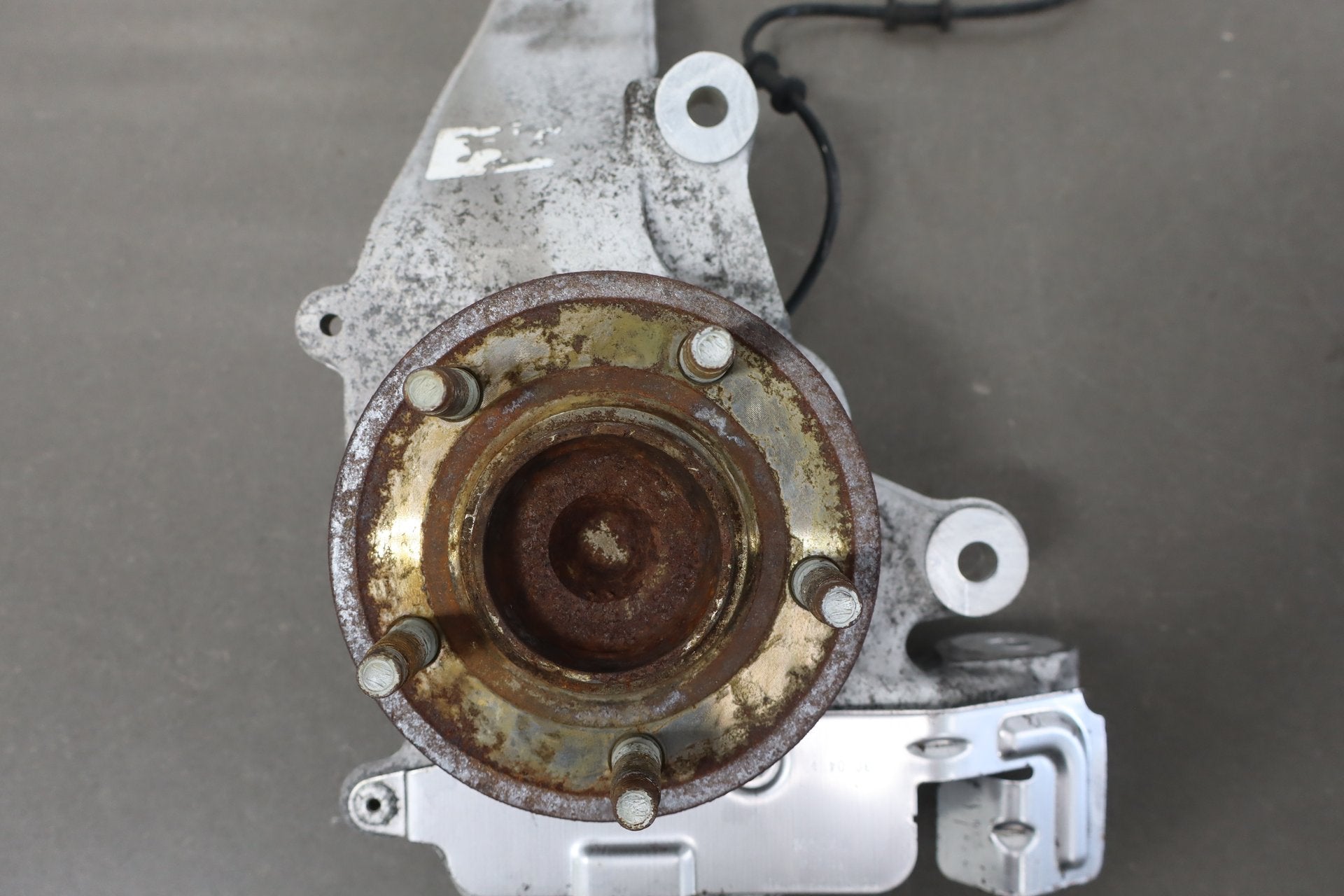 2010-2013 Jaguar XJ L Portfolio Left Front Spindle