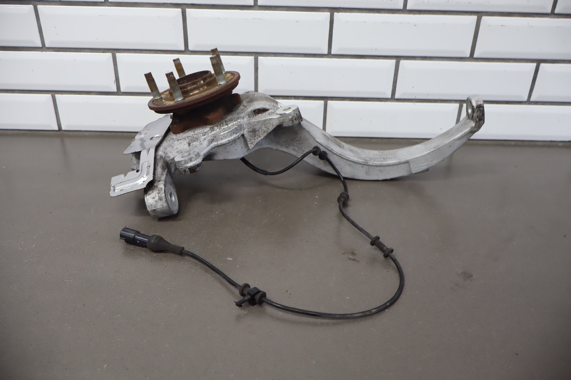 2010-2013 Jaguar XJ L Portfolio Left Front Spindle