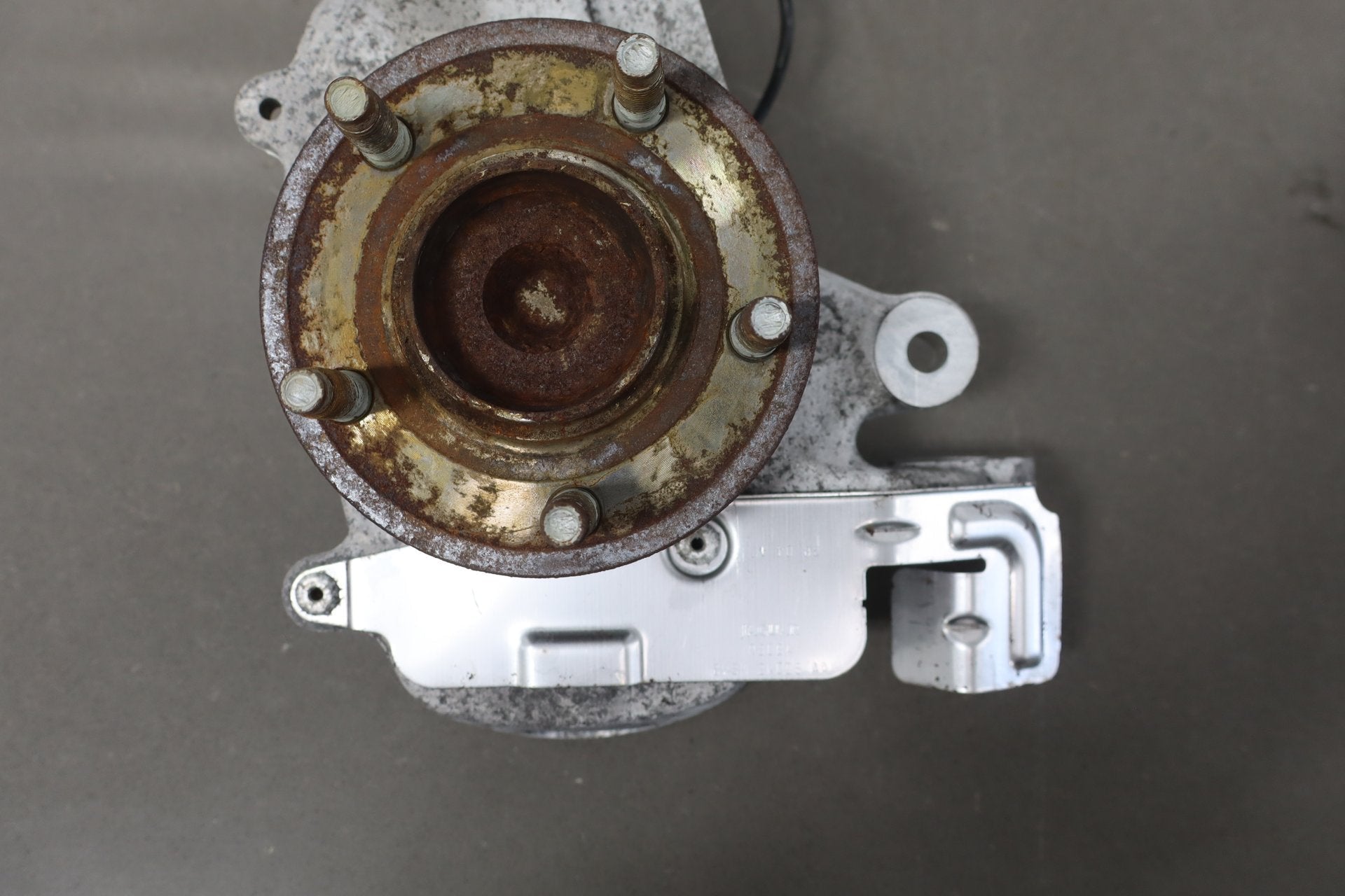 2010-2013 Jaguar XJ L Portfolio Left Front Spindle