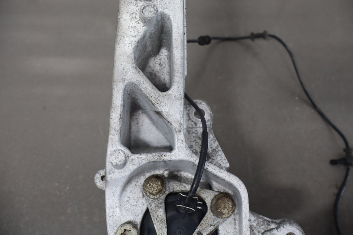2010-2013 Jaguar XJ L Portfolio Right Front Spindle