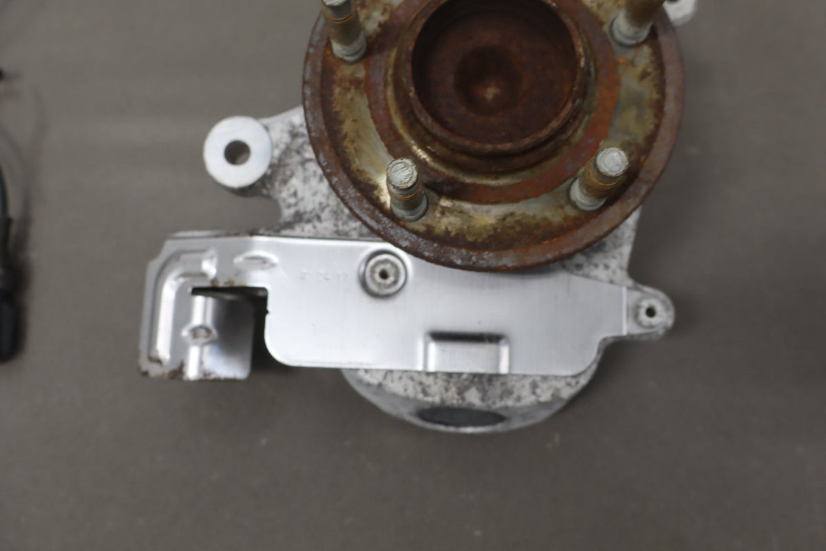 2010-2013 Jaguar XJ L Portfolio Right Front Spindle