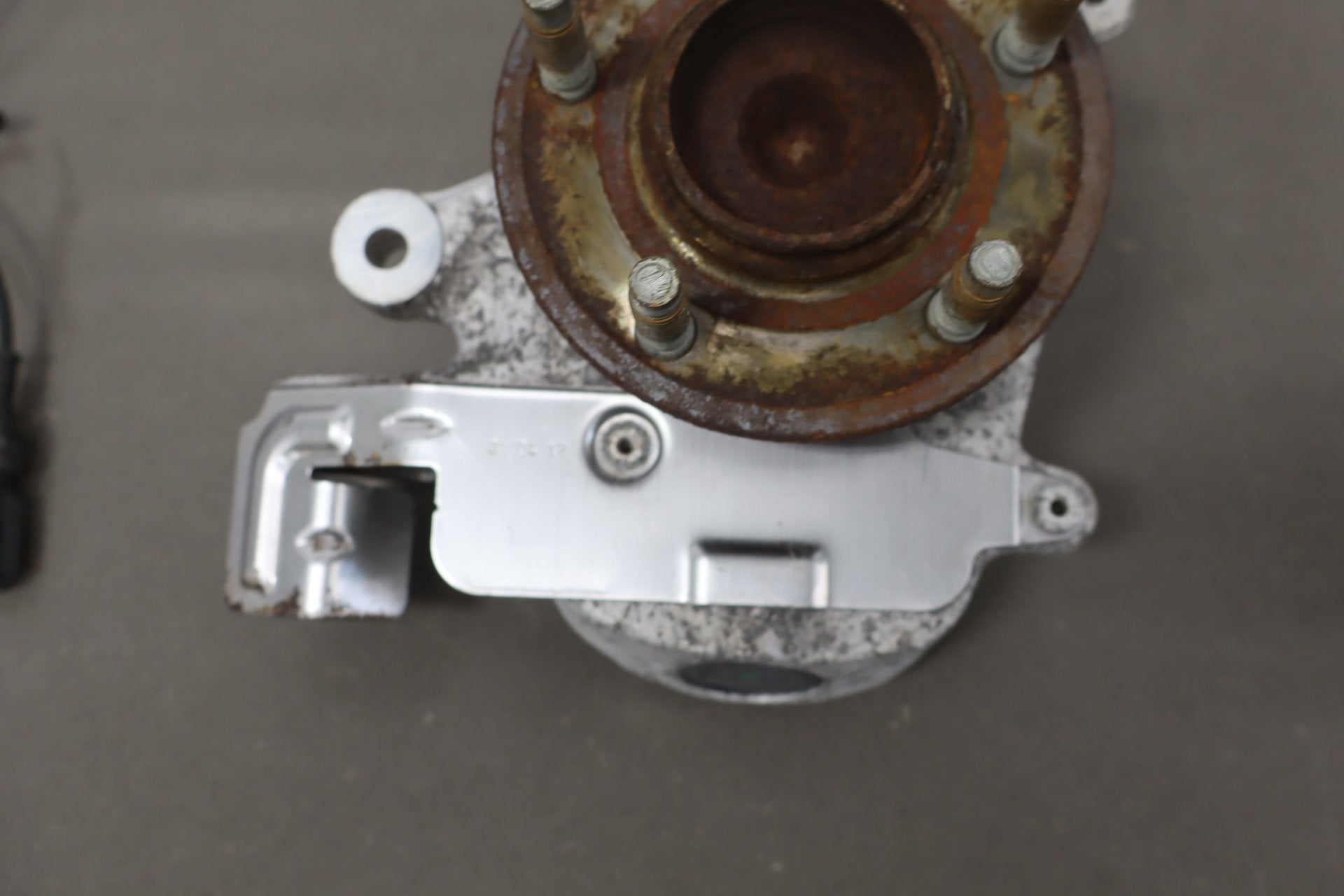 2010-2013 Jaguar XJ L Portfolio Right Front Spindle