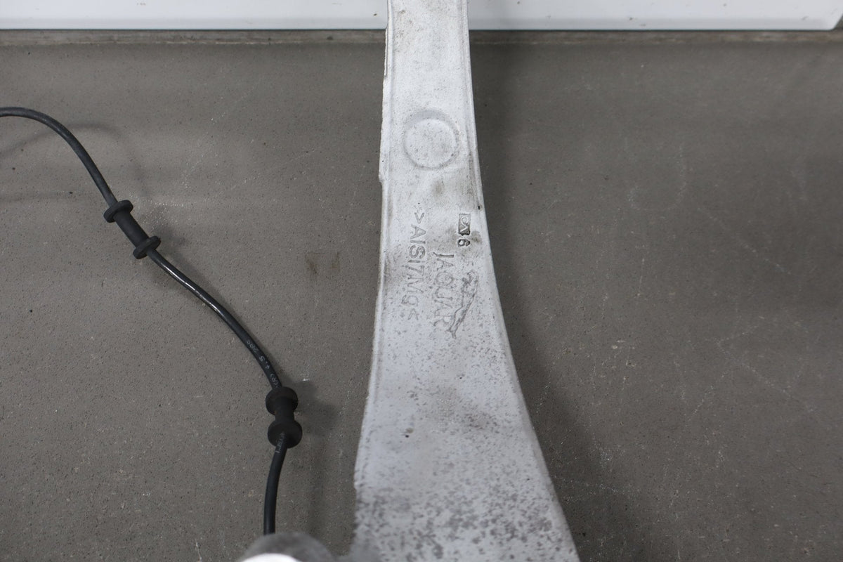 2010-2013 Jaguar XJ L Portfolio Right Front Spindle