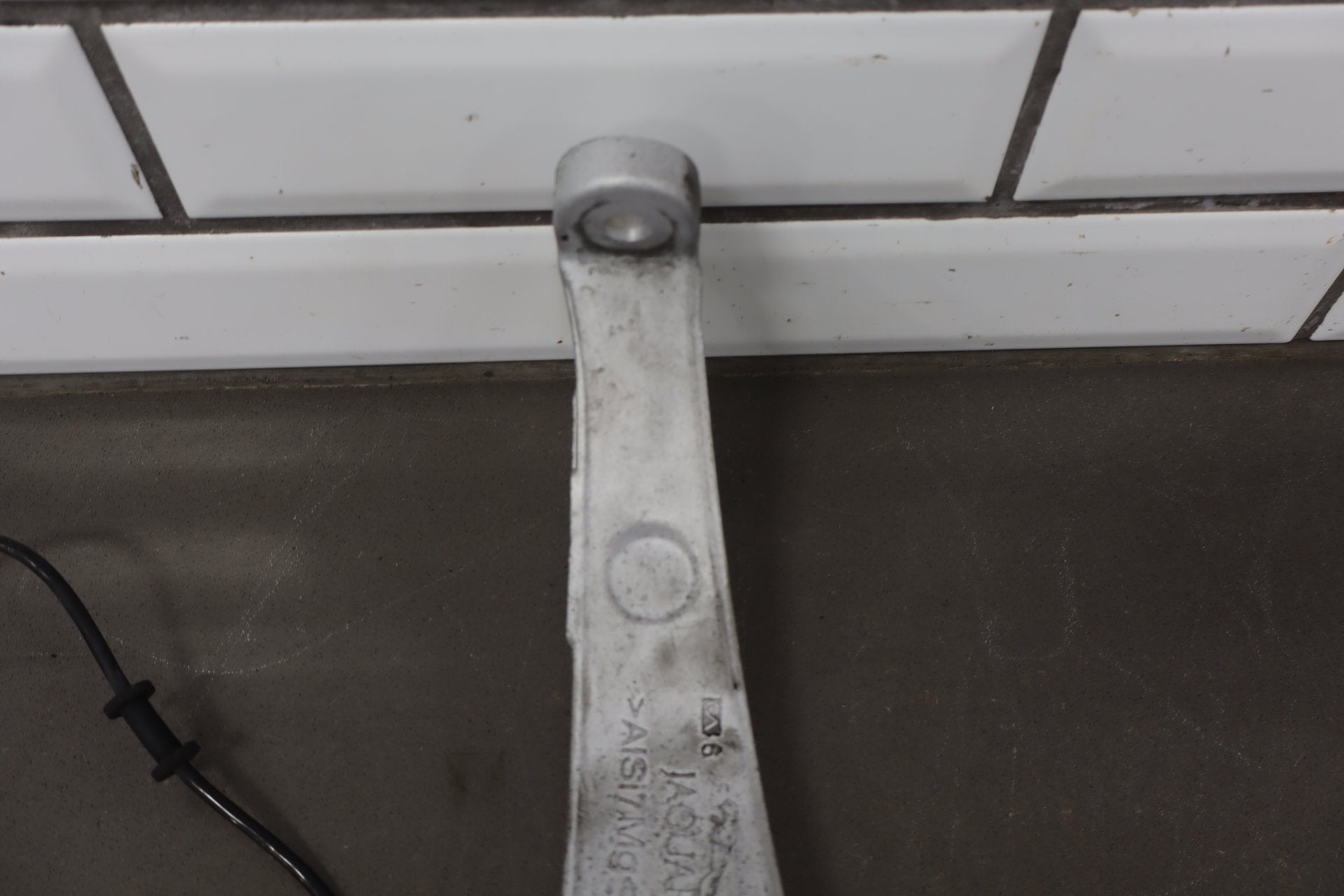 2010-2013 Jaguar XJ L Portfolio Right Front Spindle